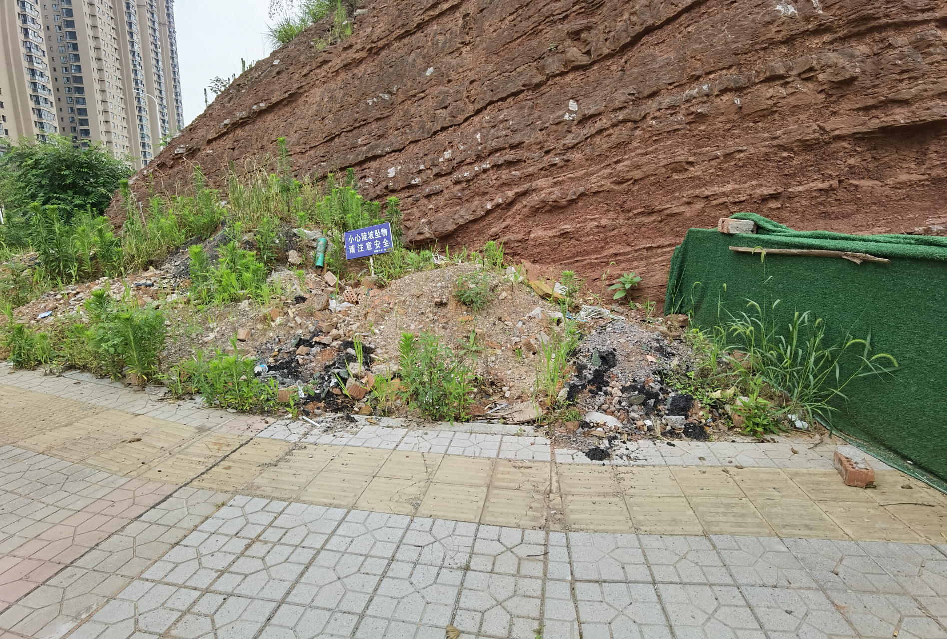 白垩系泥质粉砂岩:长江以南多数城市(除沿海及长江边)的建筑物地基既