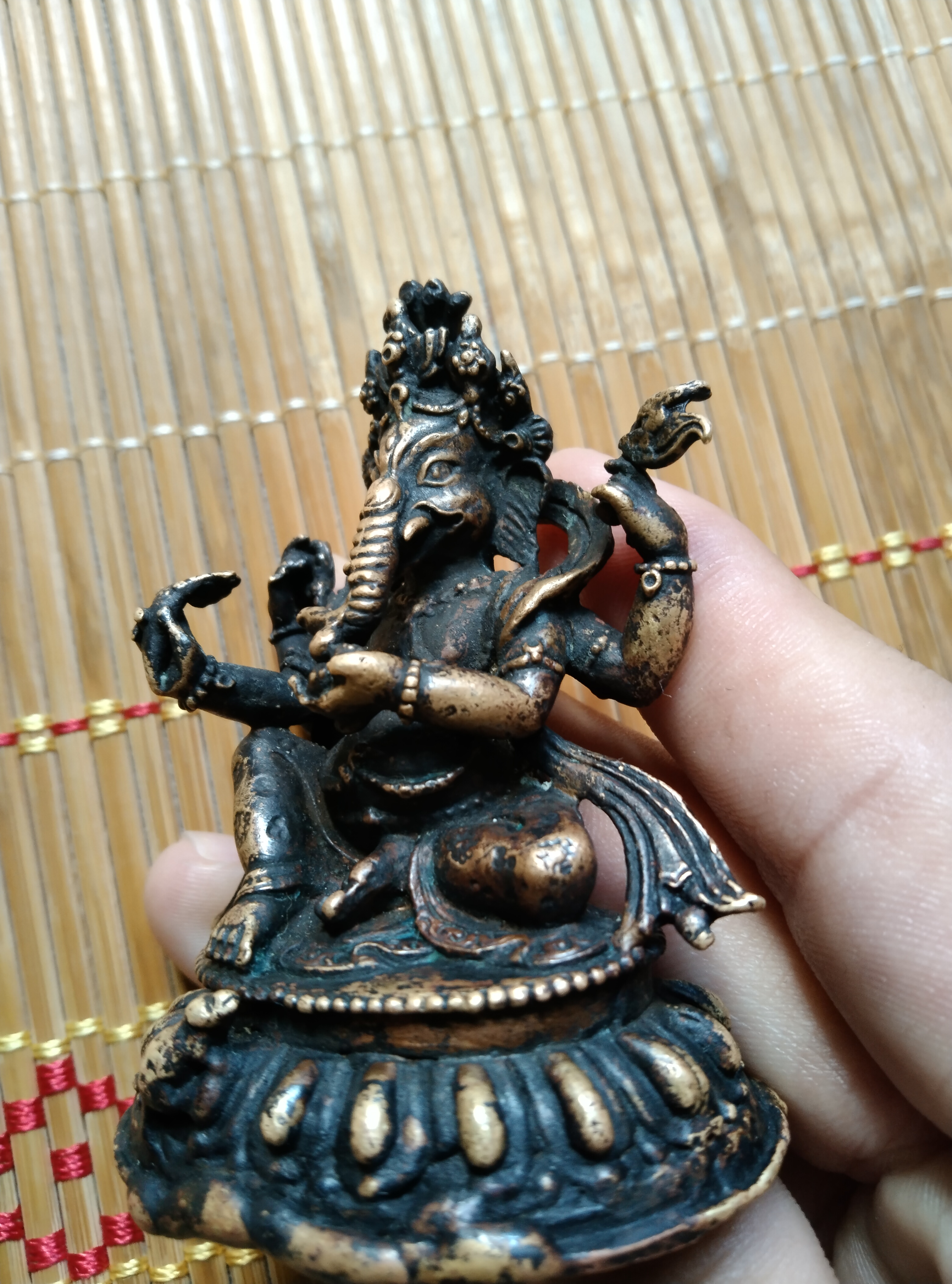 藏传四臂象神财神座像;材质:金铜,法相通体包浆黑漆古,内膛皮壳:朱砂