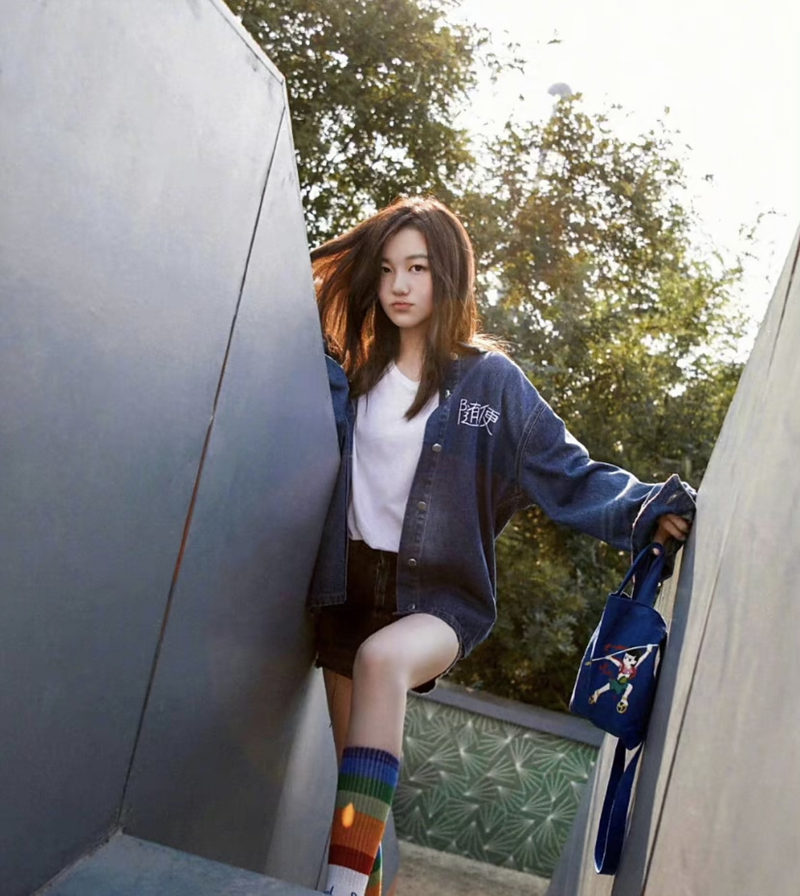 王菲女儿李嫣近照,身上的洒脱劲儿和妈妈一样 67