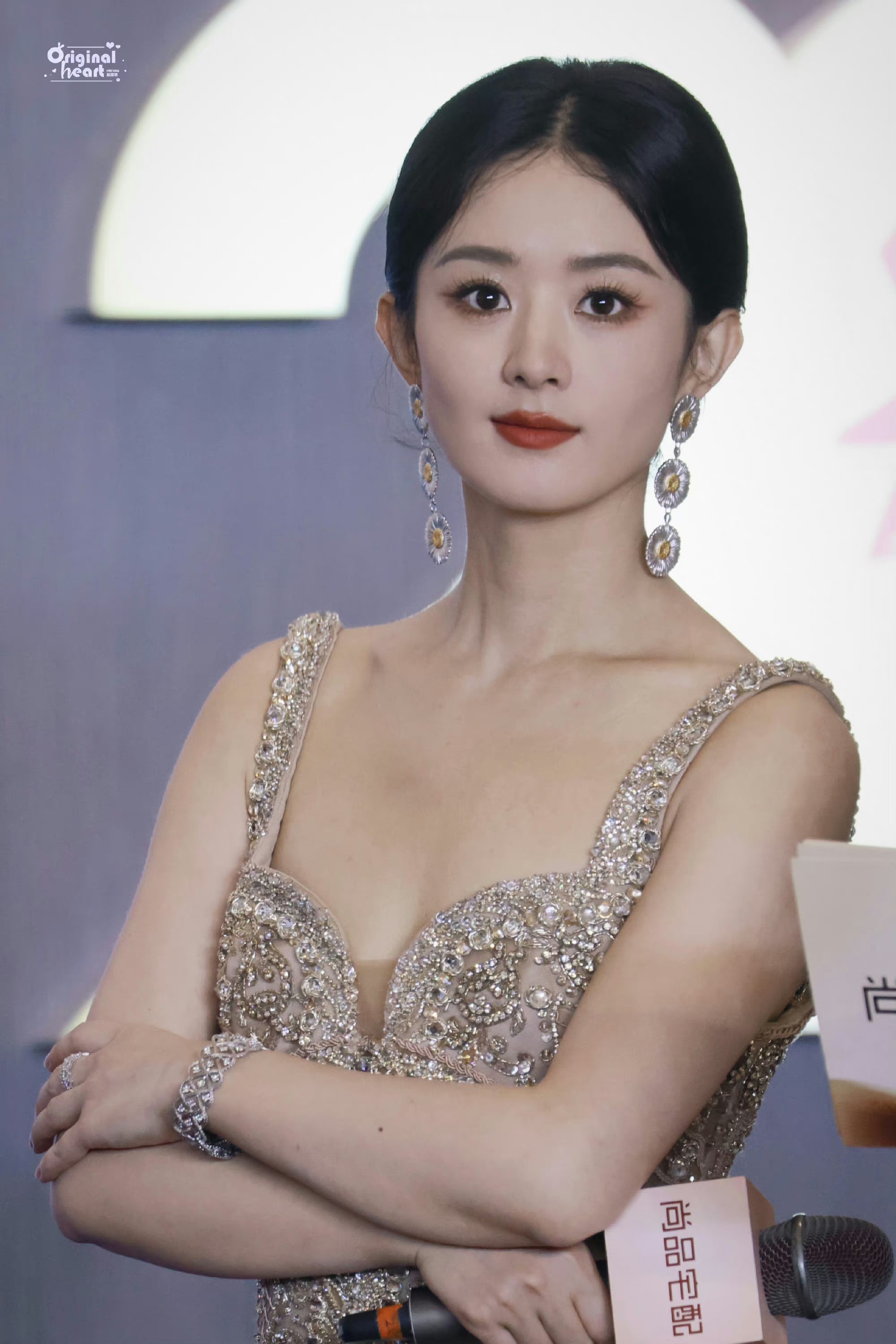 赵丽颖南京活动,身穿es春夏高定礼服,优雅端庄,明艳大气,美出新高度!