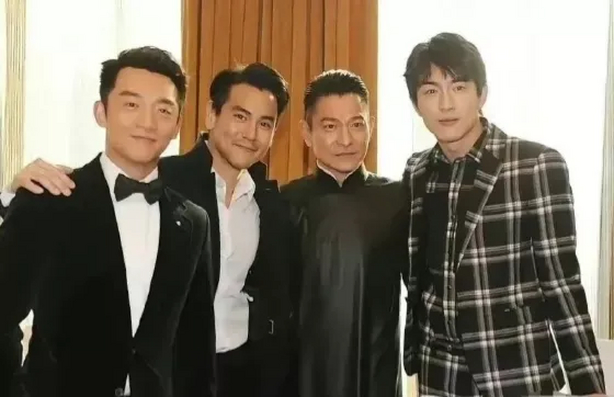 林更新胆真大,也敢和刘德华,郑恺,彭于晏一起合照,不过这颜值,确实