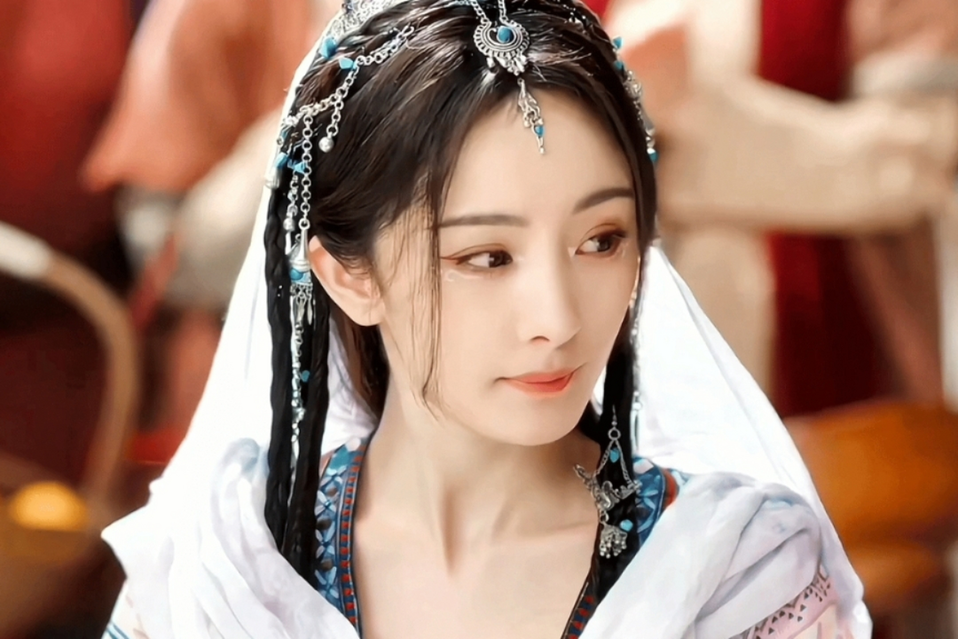 杨幂异域装造型太美了,仿佛看到了郭襄和雪见时期的她,灵气十足,狐妖