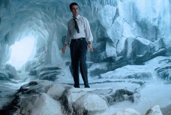 存在的拳锋:《搏击俱乐部》中的毁灭与觉醒的哲学悖论