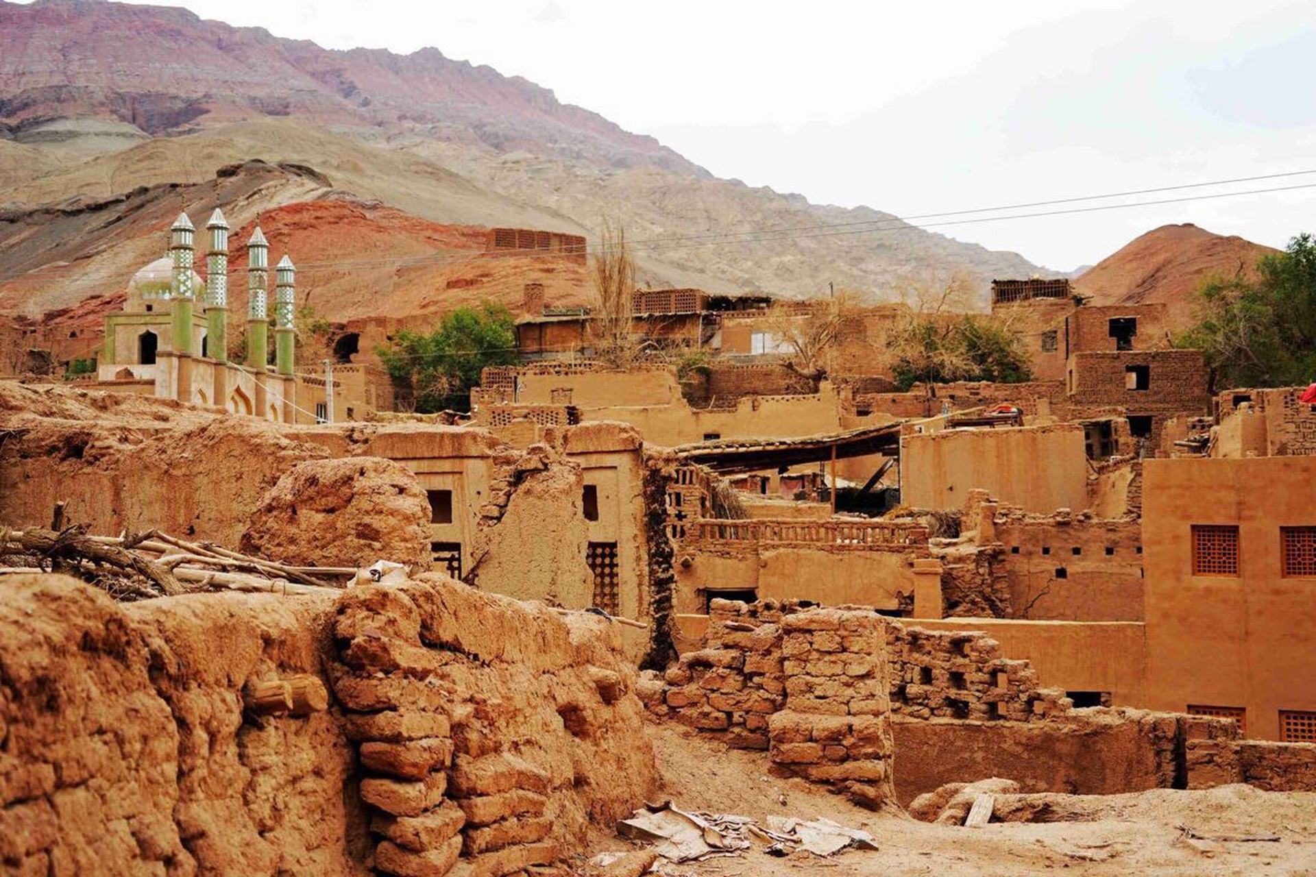 吐峪沟麻扎村是新疆现存的最古老的维吾尔族村落,至今还保存着维吾尔