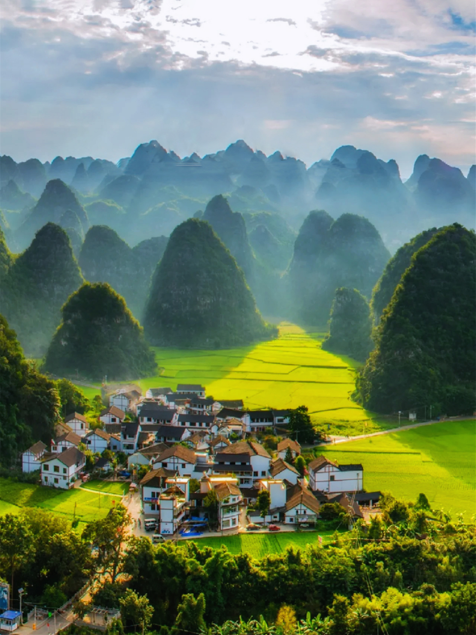 贵州兴义的万峰林绝对是最美的喀斯特地貌之一.