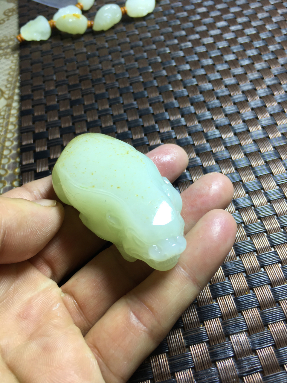 和田玉青白玉貔貅手把件挂件新疆且末糖瑞兽貔貅把件腰挂