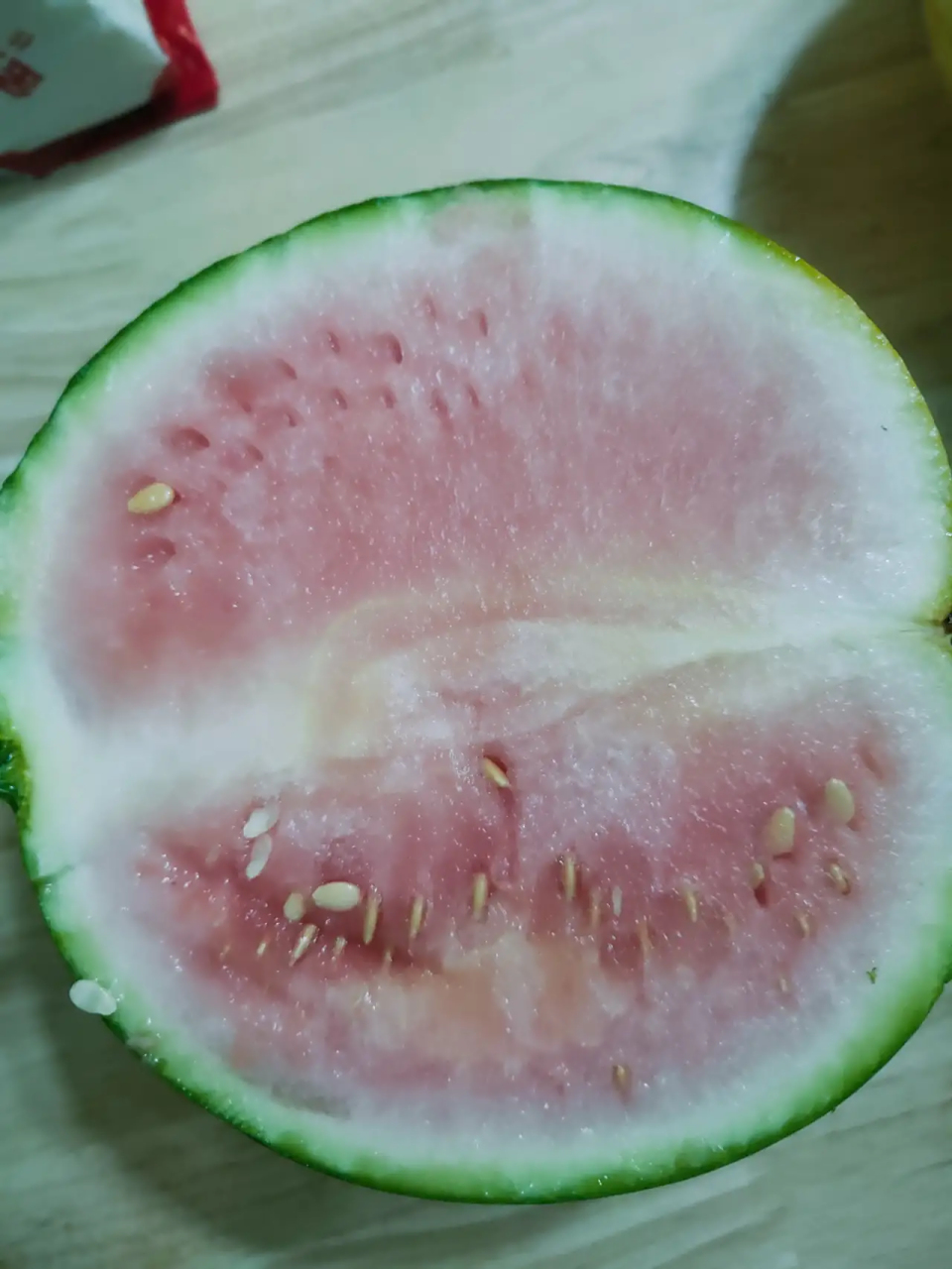 首先,半生不熟的西瓜是指还没有完全成熟的西瓜.