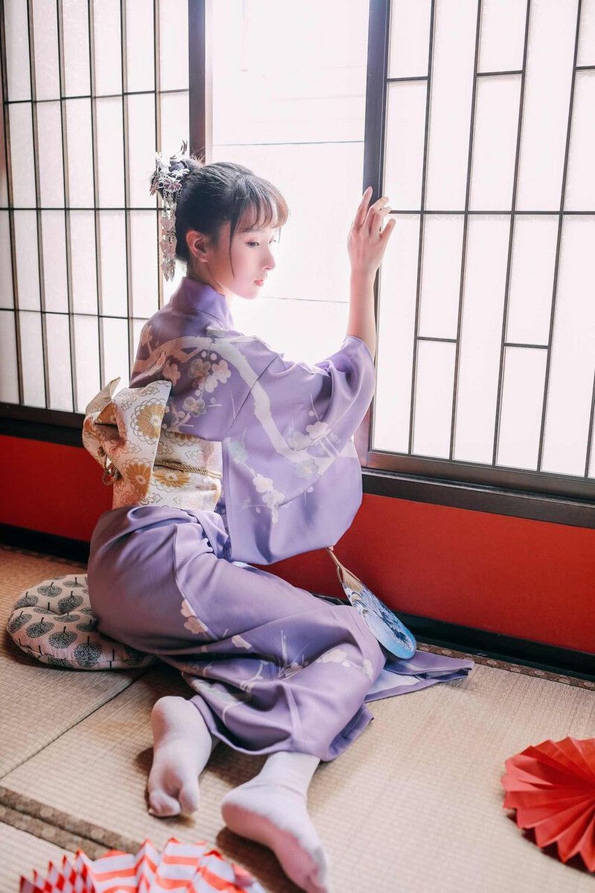 少女躺姿动态参考