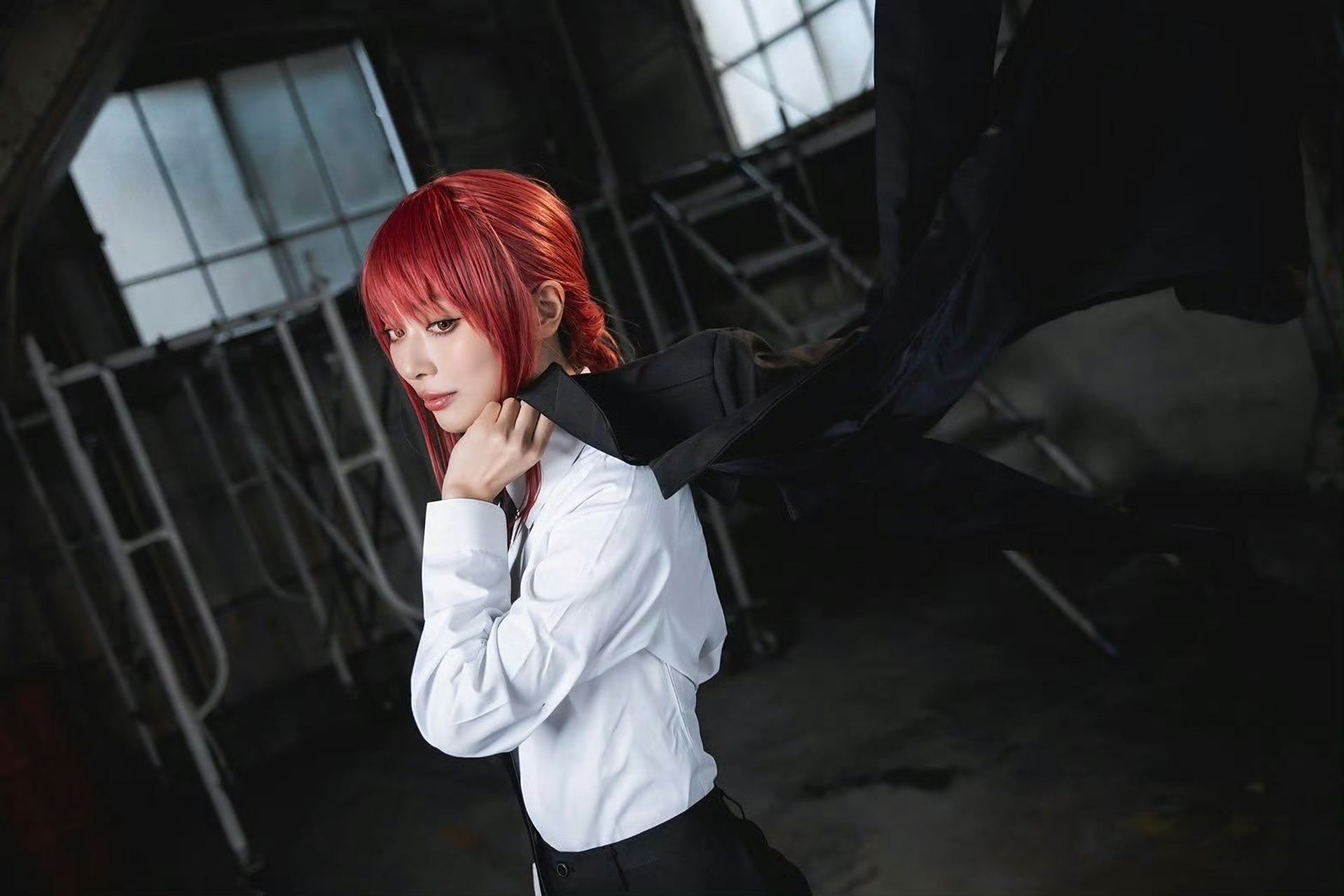 内田理央(《假面骑士drive》诗岛雾子)cos《电锯人》玛奇玛.  via.