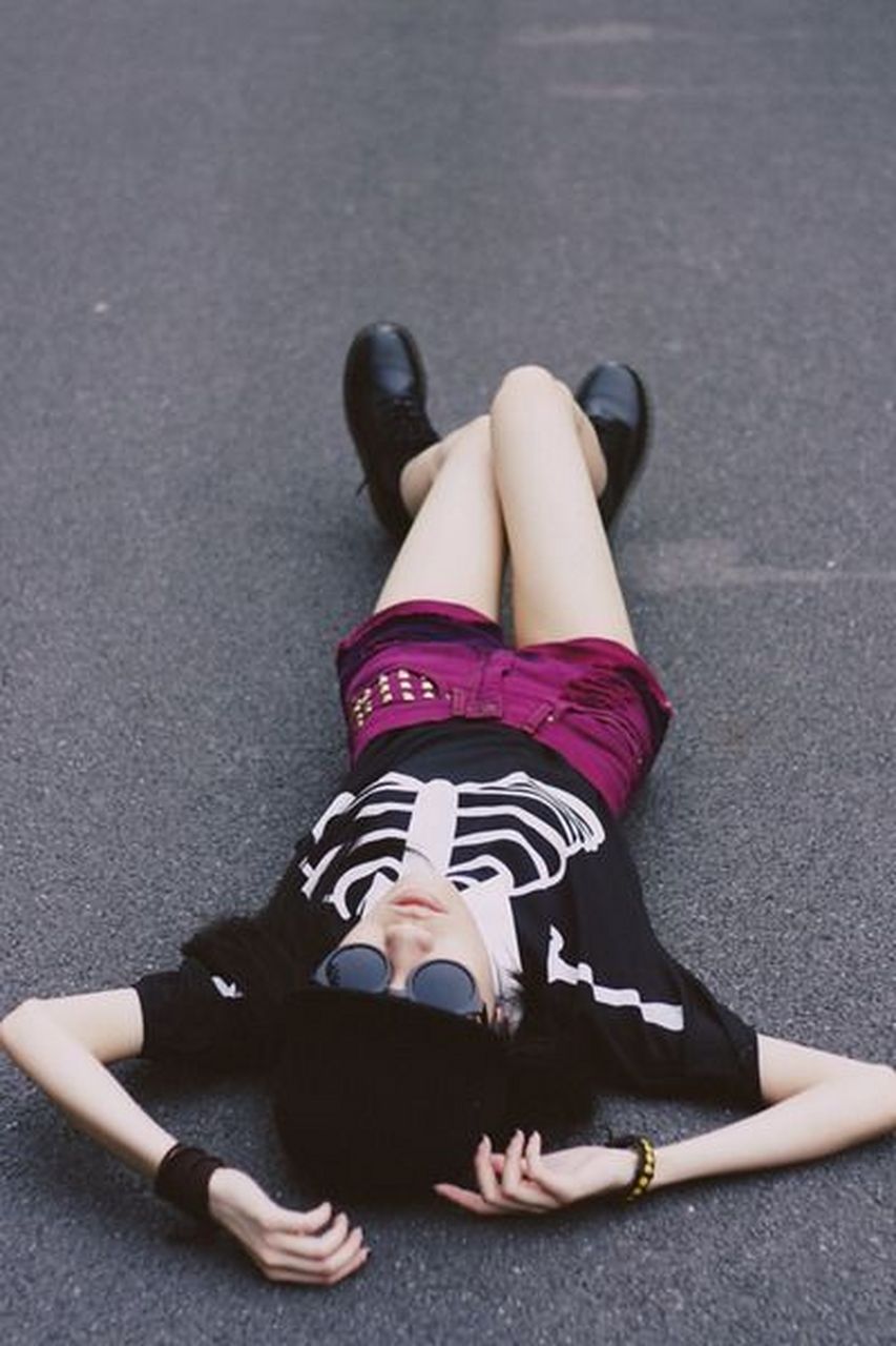 少女躺姿动态参考