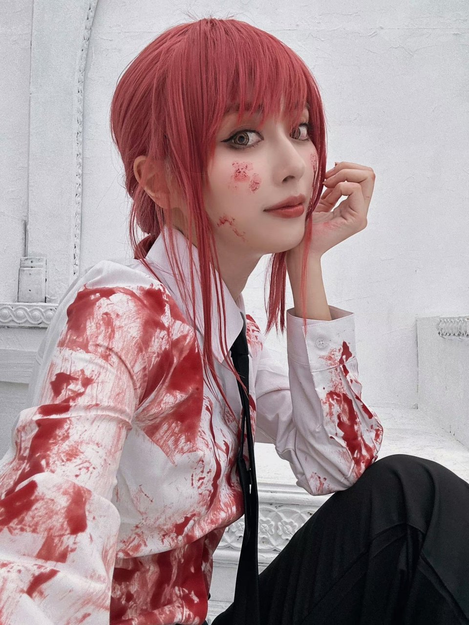 内田理央(《假面骑士drive》诗岛雾子)cos《电锯人》玛奇玛.  via.