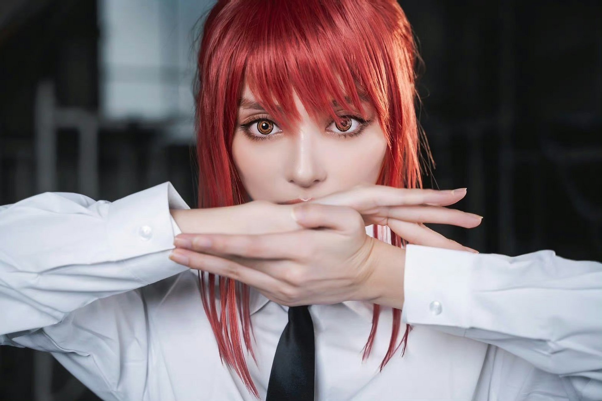 内田理央(《假面骑士drive》诗岛雾子)cos《电锯人》玛奇玛.  via.