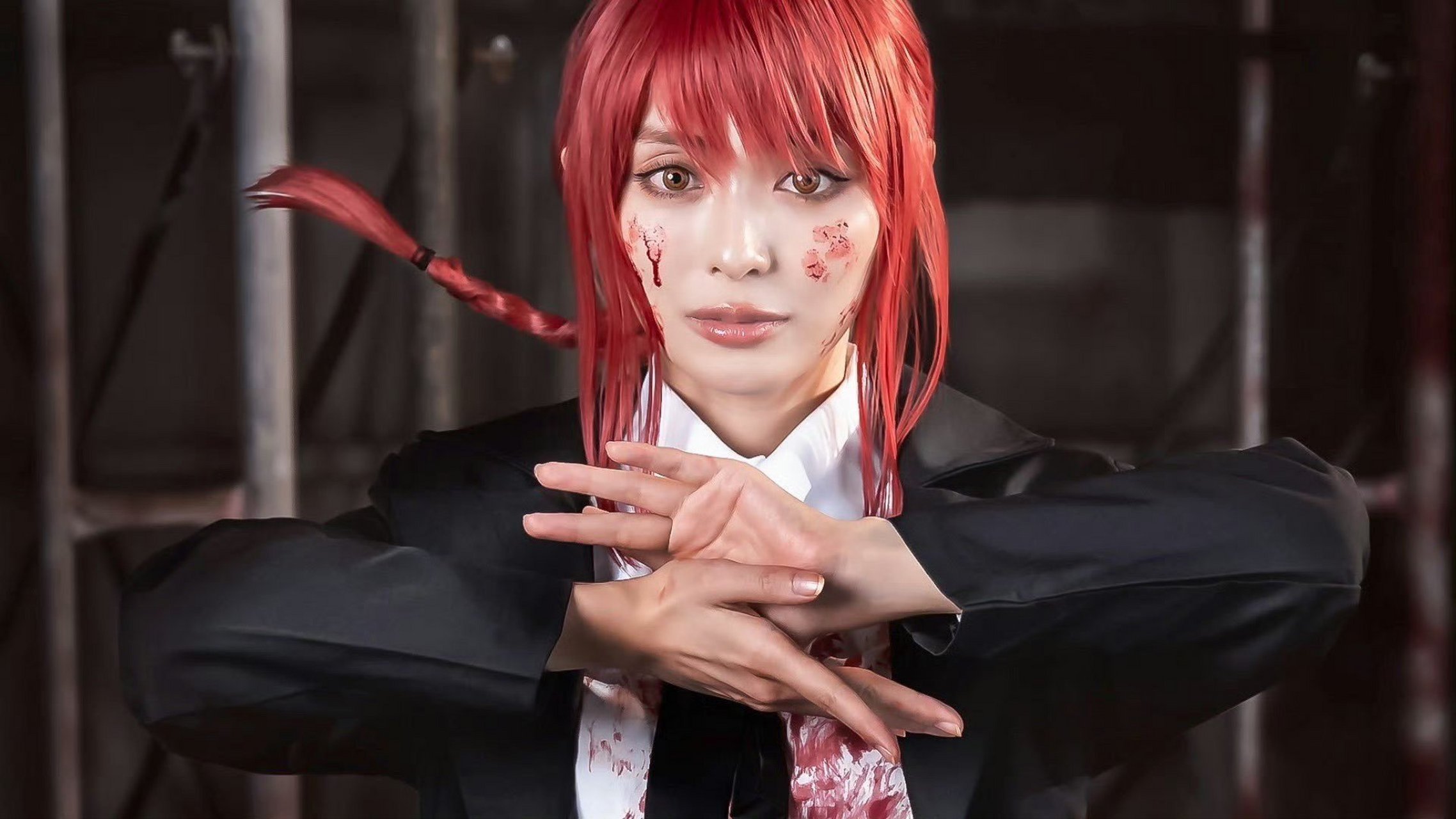 内田理央(《假面骑士drive》诗岛雾子)cos《电锯人》玛奇玛.  via.
