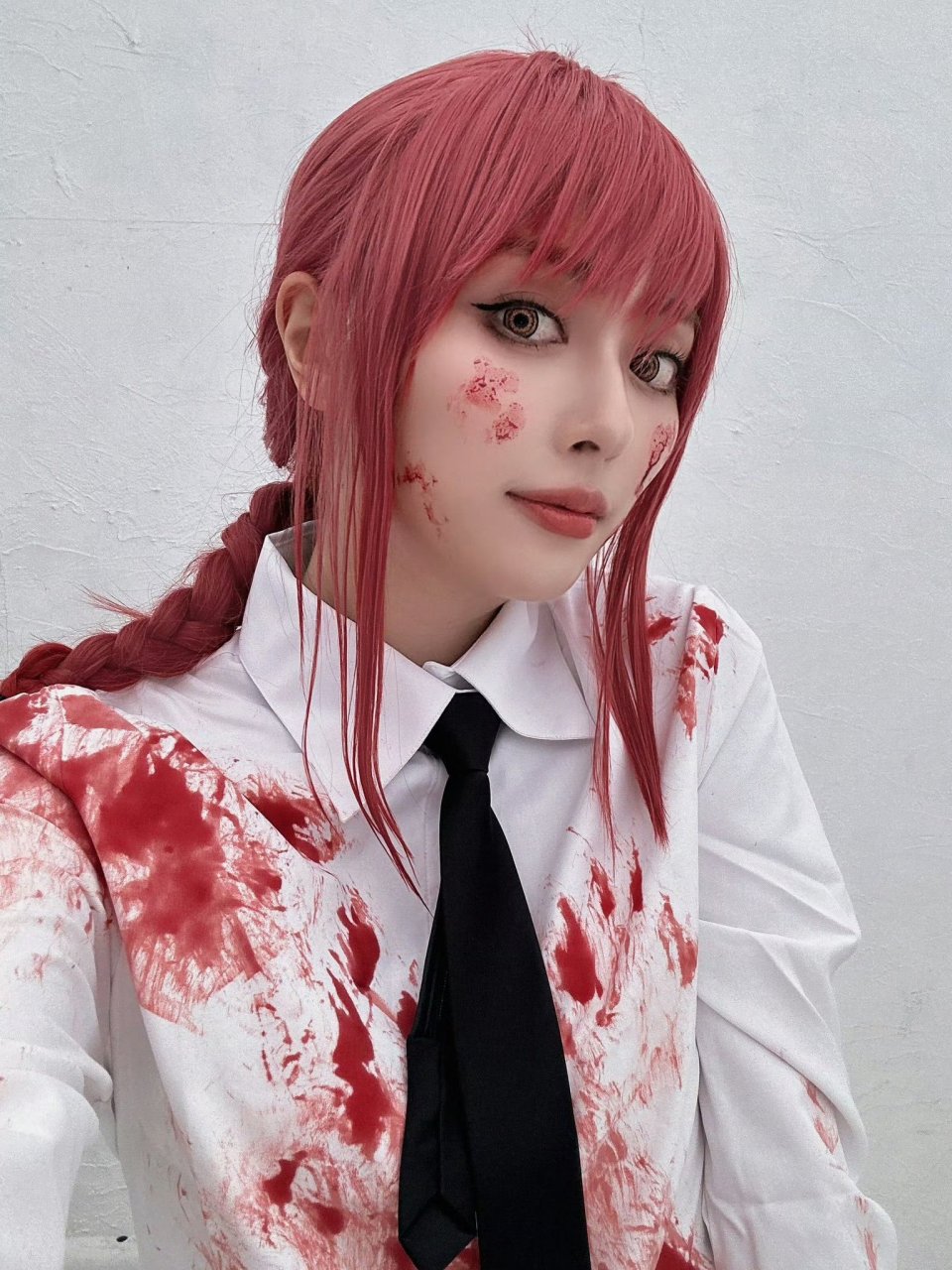 内田理央(《假面骑士drive》诗岛雾子)cos《电锯人》玛奇玛.  via.