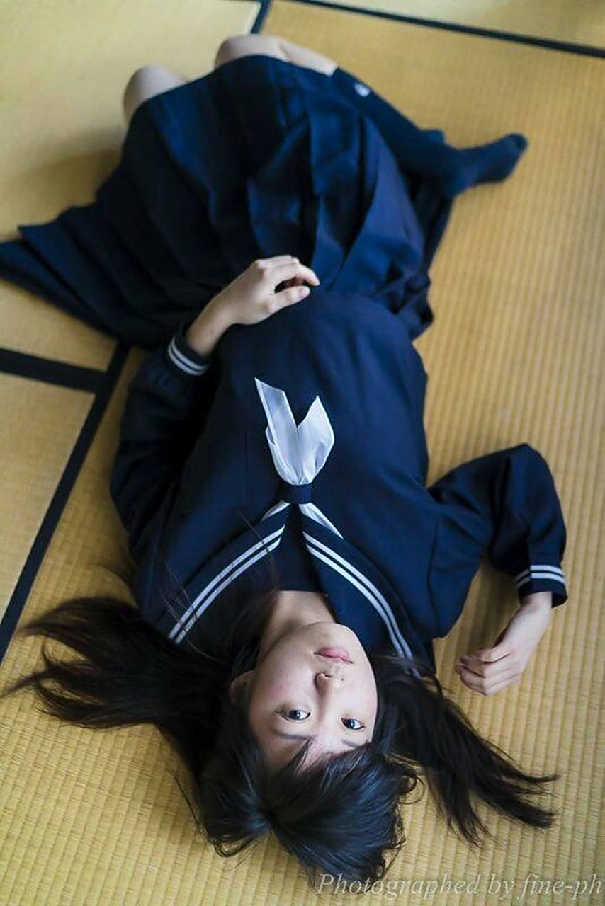 少女躺姿动态参考