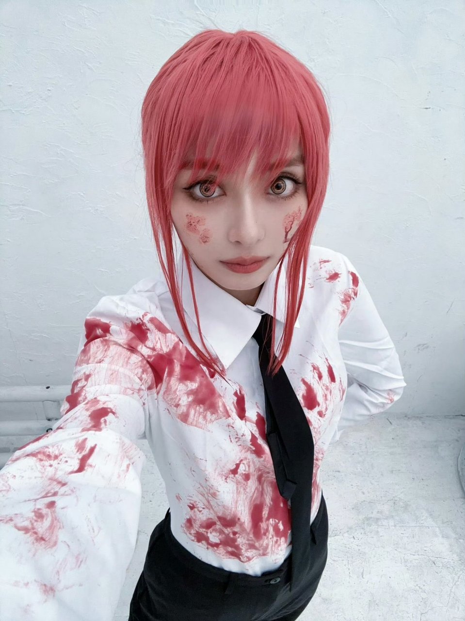 内田理央(《假面骑士drive》诗岛雾子)cos《电锯人》玛奇玛.  via.