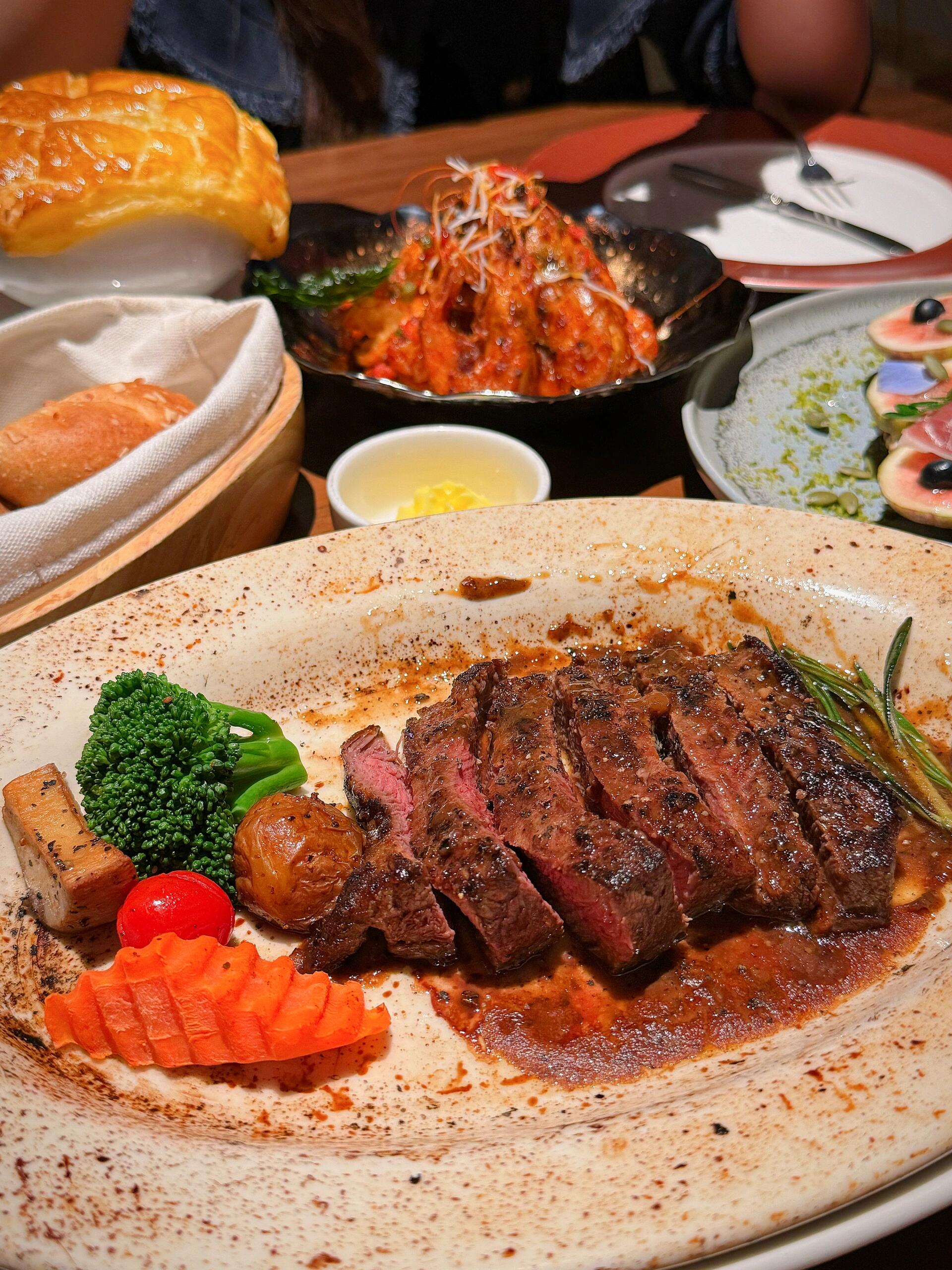 美食当前,无需多言,只愿此刻味蕾跳动,享受这顿美餐.