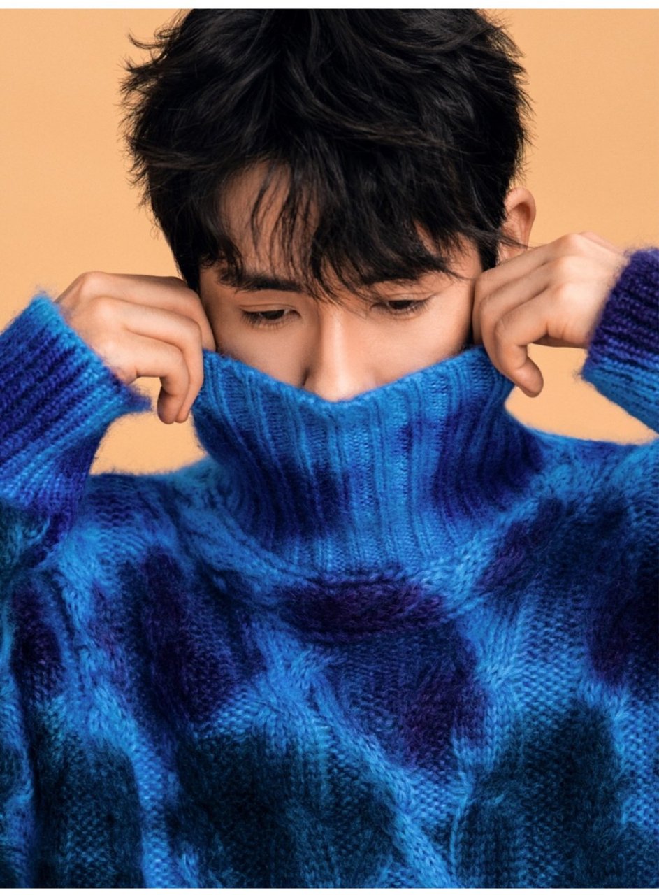 朱一龙蓝色高领毛衣,温柔明亮,真的好好看,是心动的感觉~#春日爱豆潮