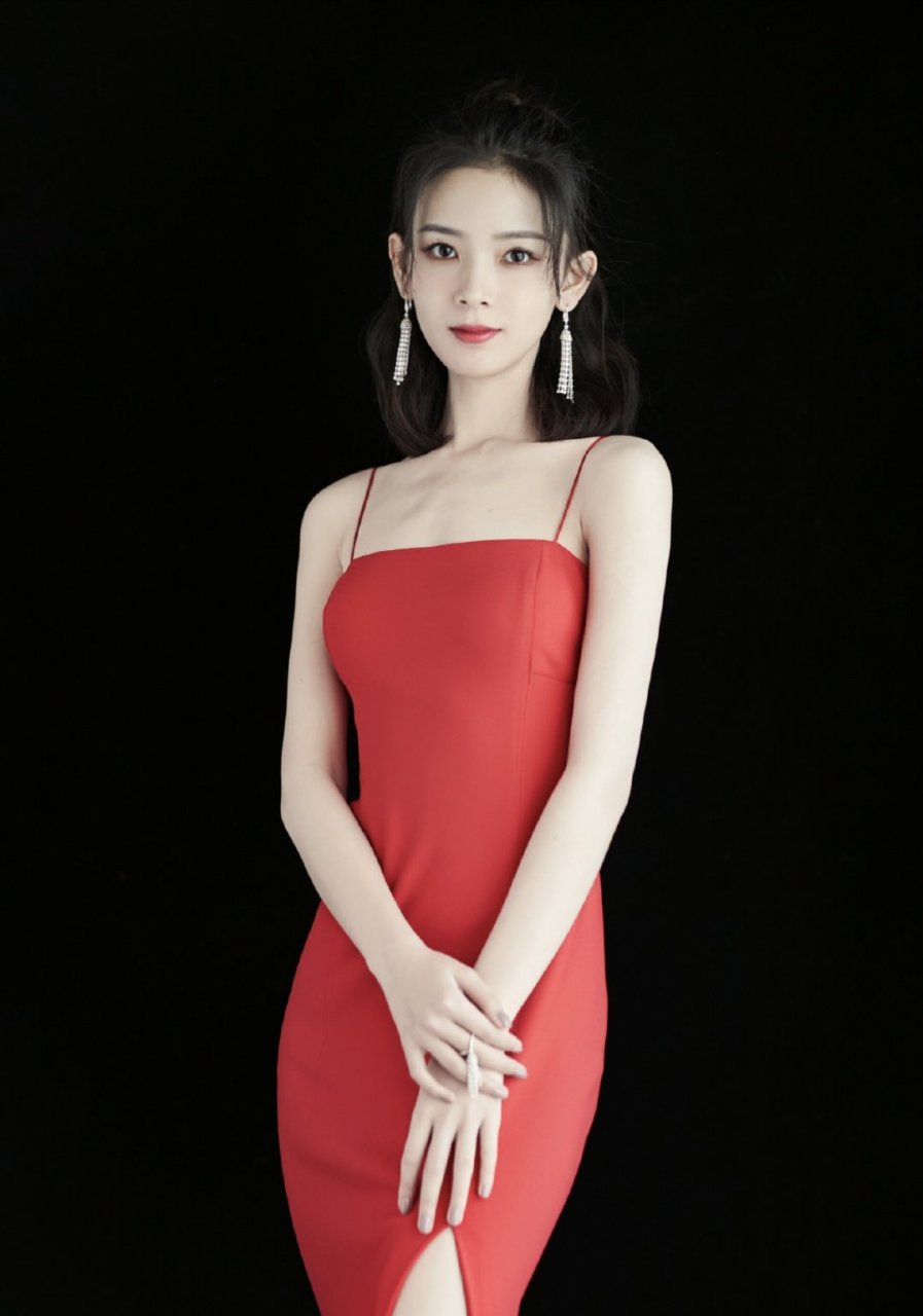 陈瑶真的好美,红衣造型的她飒爽英姿,少女感十足.