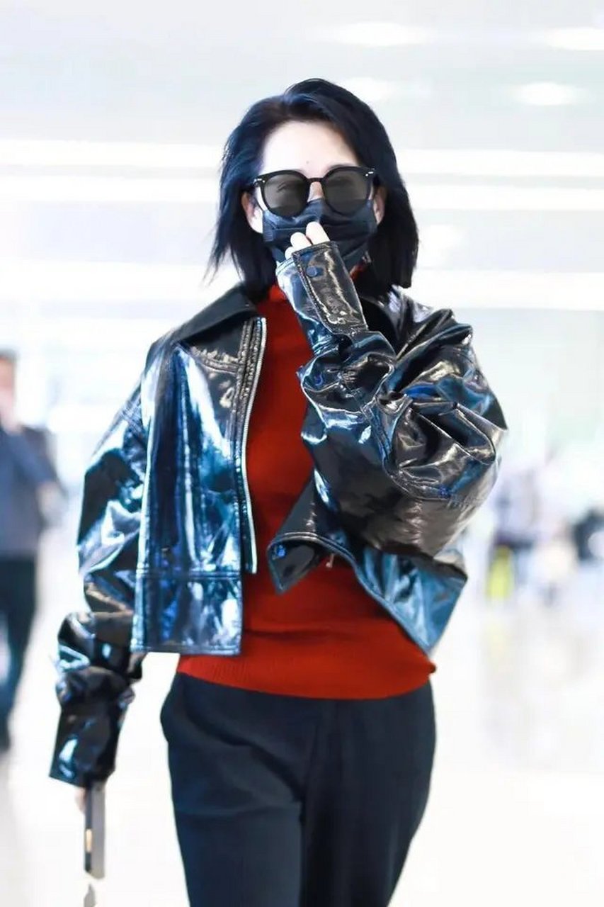 应对降温穿搭术# 许晴真有51岁吗?