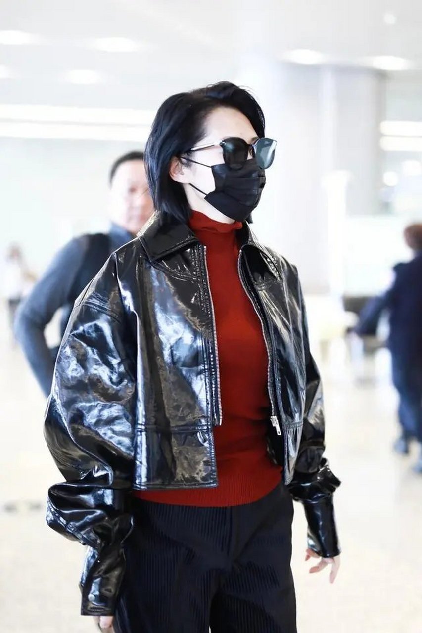 应对降温穿搭术# 许晴真有51岁吗?