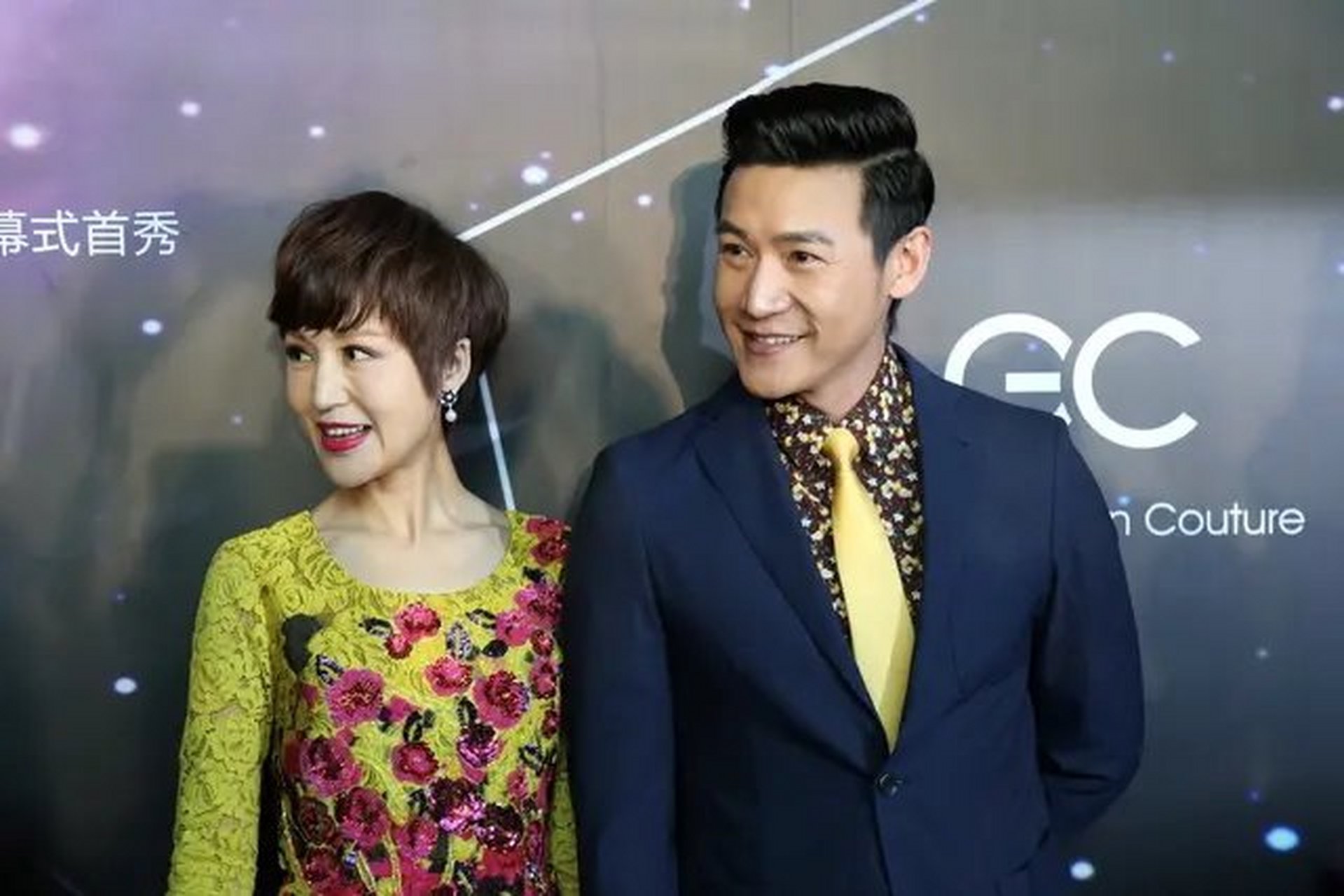 鲍蕾怎么就老了,穿黄色连衣裙与陆毅亮相,化浓妆也盖不住法令纹#卖萌