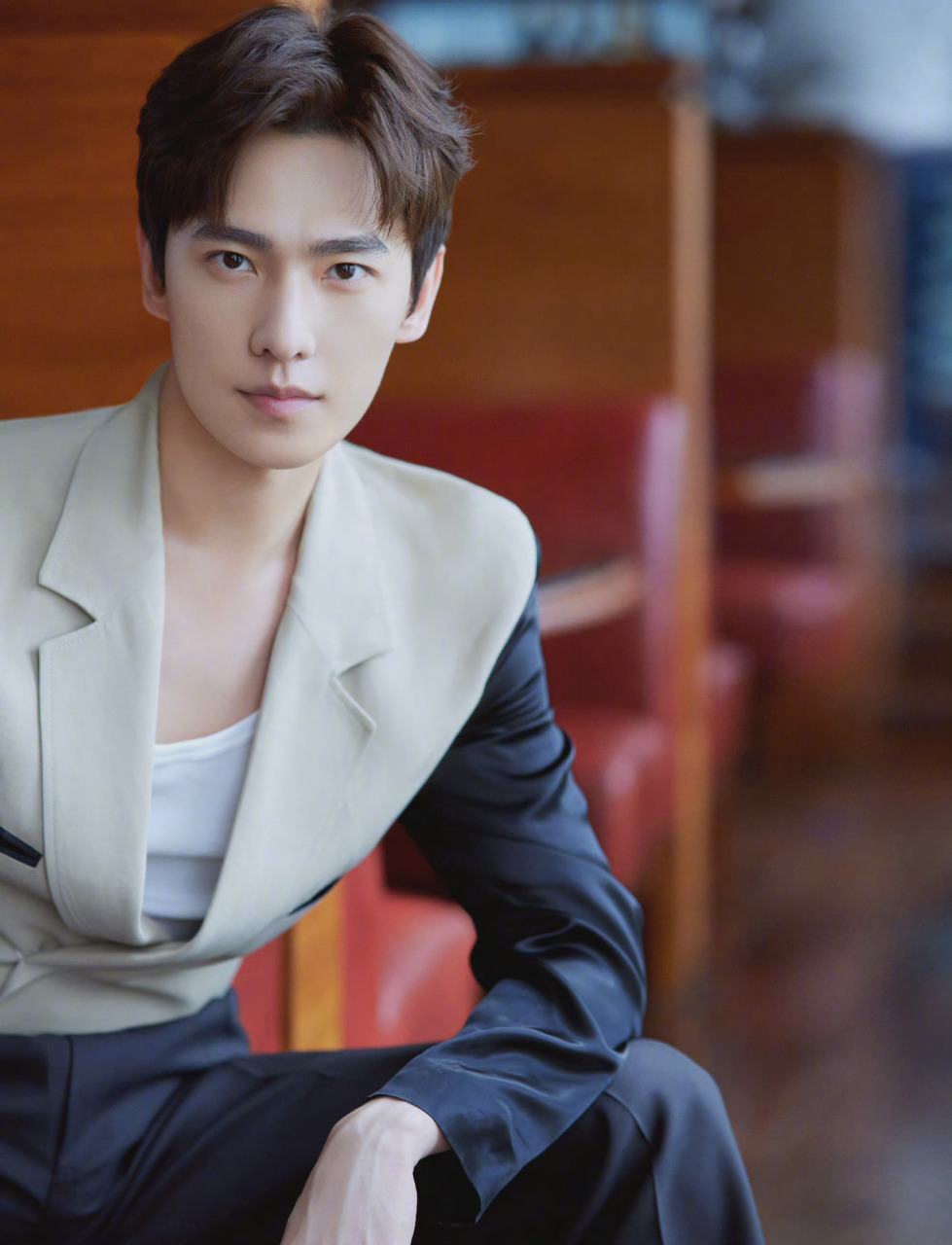 潮级玩家# #时尚研习社14期# 杨洋 活动造型穿搭look丨身着dunhill