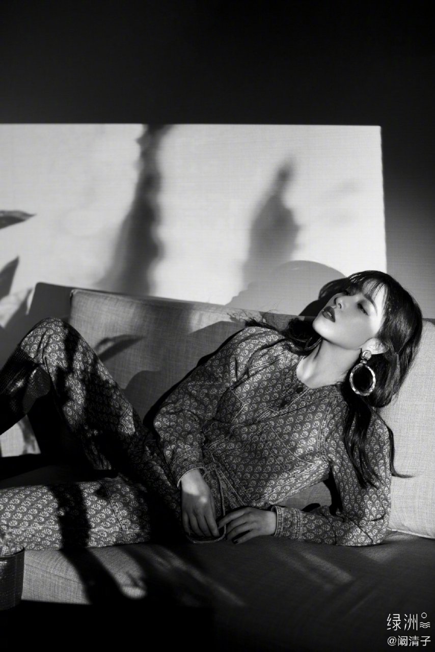 阚清子黑白大片, 连体裤和长筒靴搭配又a又飒!时尚表现力真的绝了!