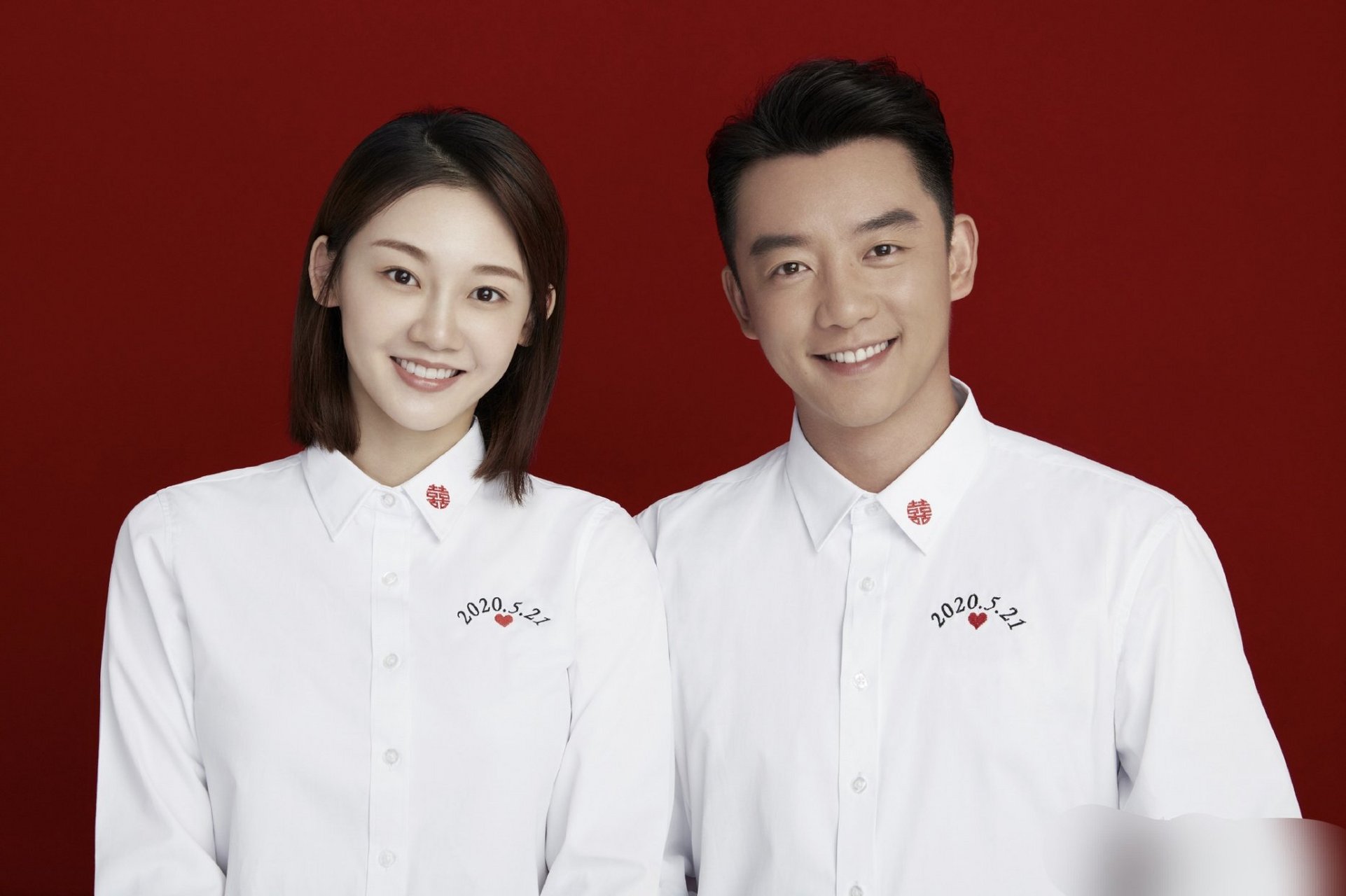 郑恺 和苗苗结婚啦,两人穿着白色衬衣,甜甜蜜蜜,今天又吃了一波狗粮