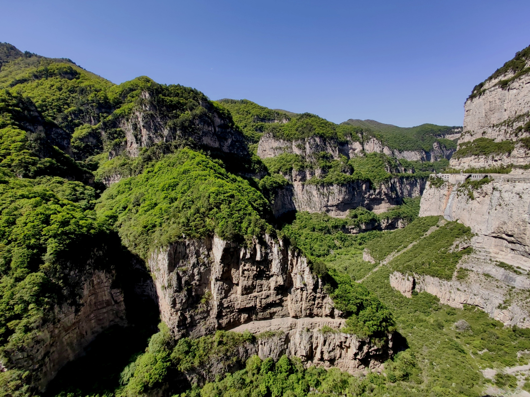 山里山外 电视剧图片