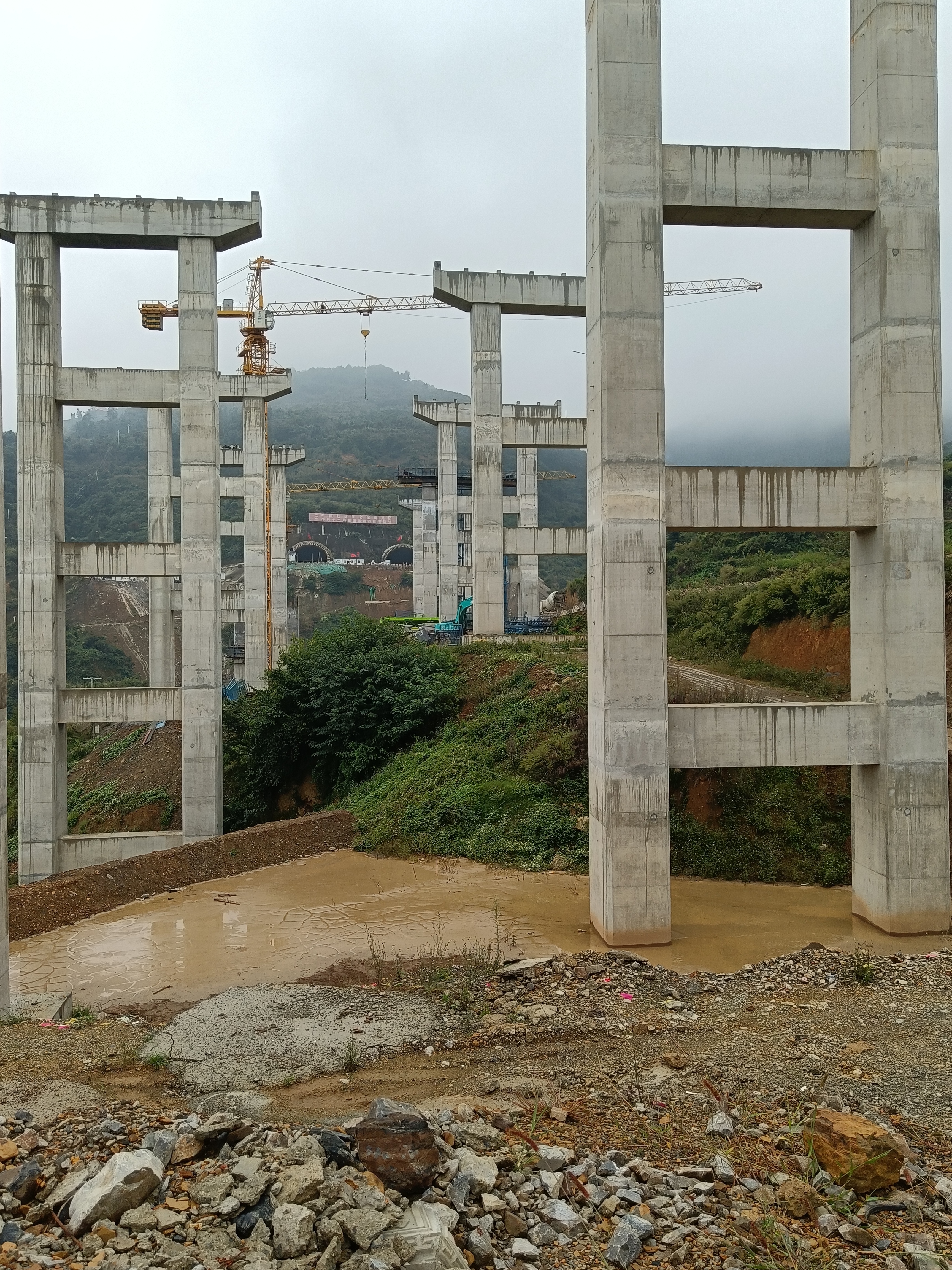 三清高速西山营隧道图片