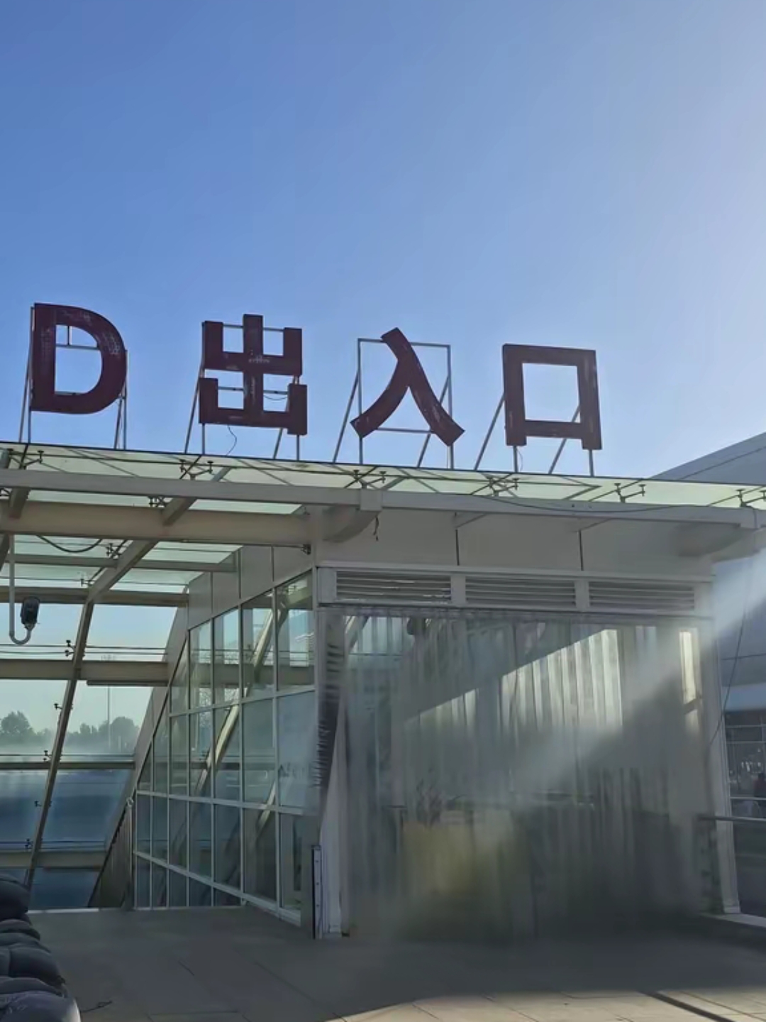 我刚从保定东站回来真的忍不住吐槽这设计真的太让人迷惑了