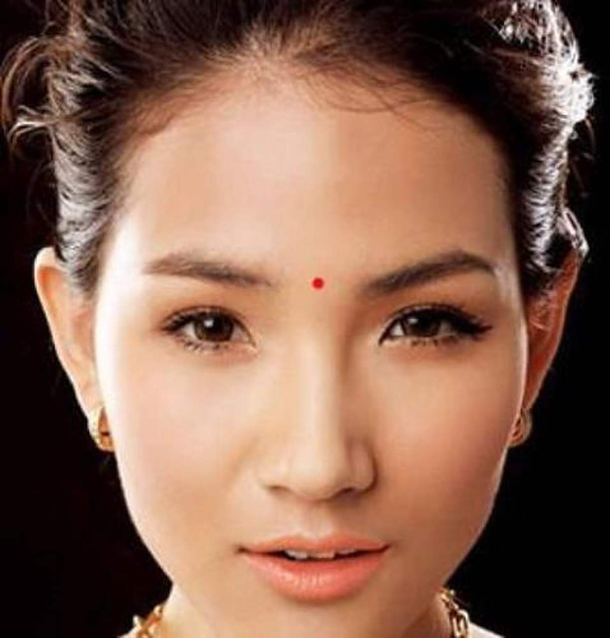 印堂痣和观音痣的区别 印堂是指两眉中间的部位,印堂有痣主贵,代表着