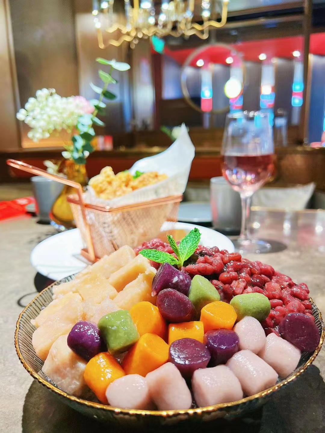 夏日清凉美食# 夏日炎炎,来一份清凉美食年糕,真是人间美味!