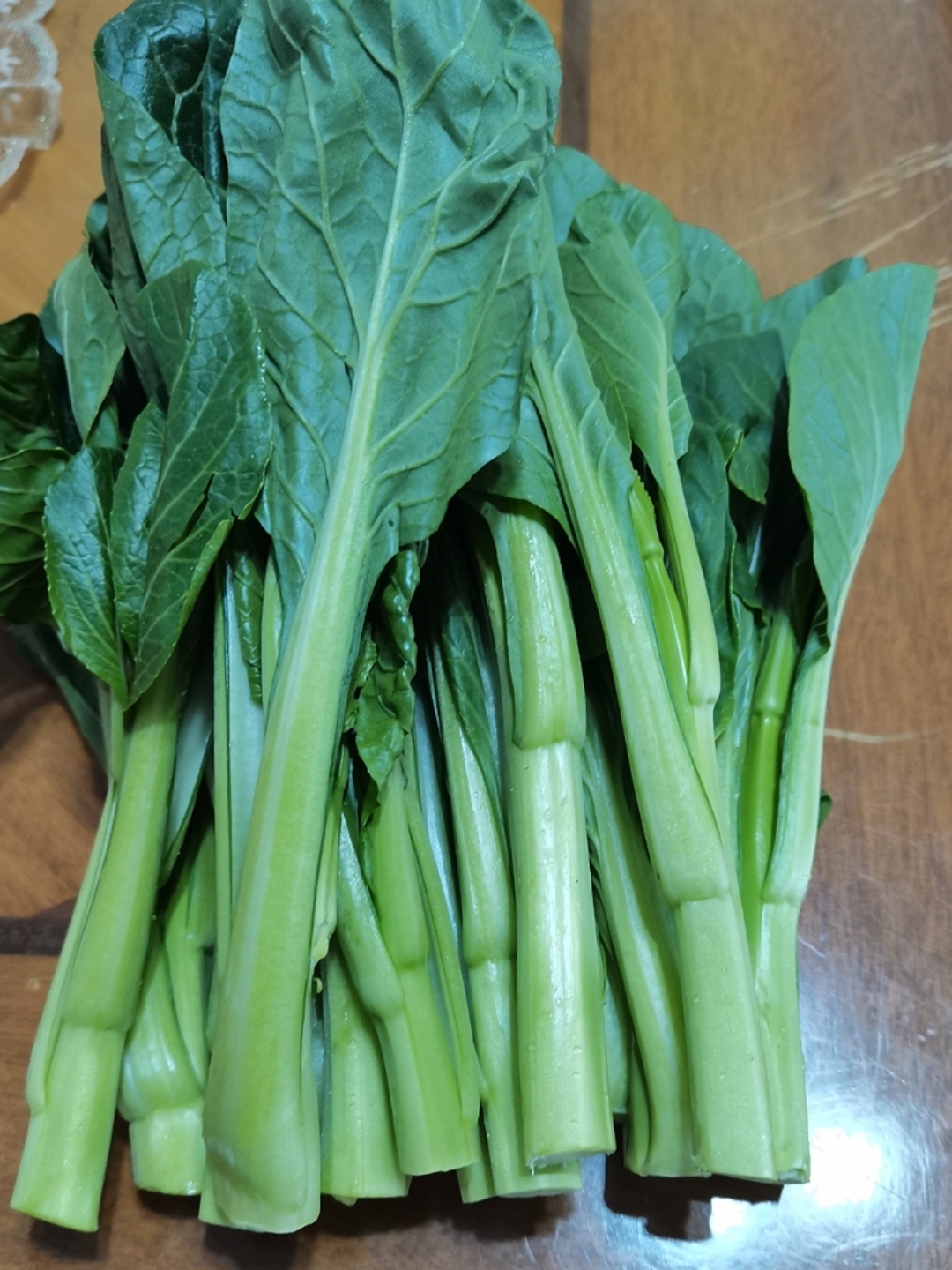 广东菜心维生素k含量高,对骨骼健康有益,而且热量低,减脂期放心炫