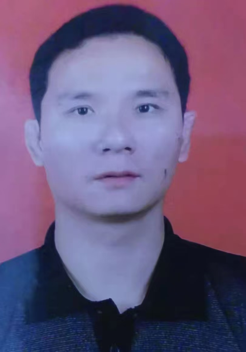 郑军,男,汉族,中国国籍,1973年4月出生于福建省福州市,在职大学学历