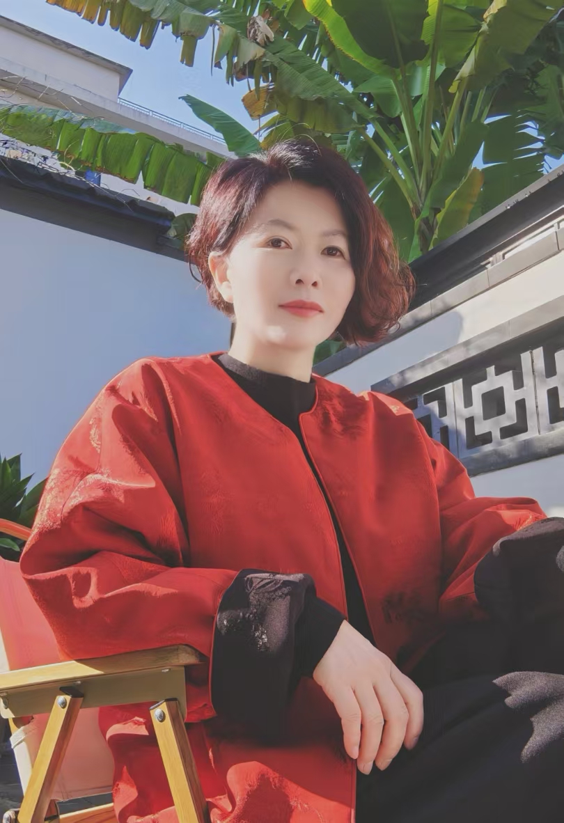 归位  抽屉里的日历翻出褶皱 身体是生锈的齿轮,卡