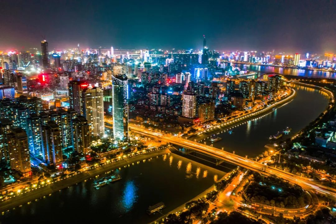 三层楼:这个地名来源于过去该地区相对荒僻时,从武胜门出城就能远远