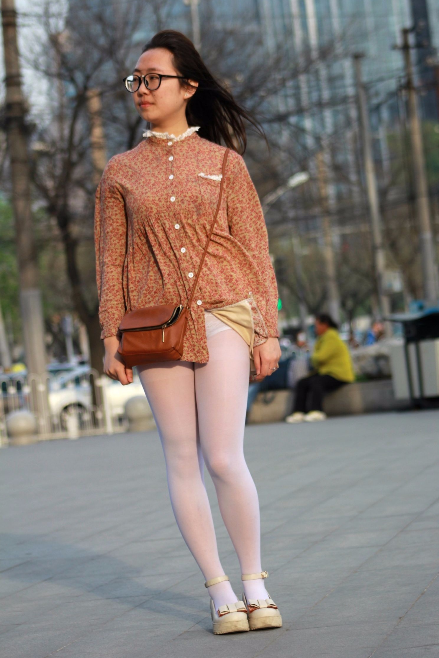 笑倚西风玉树窝