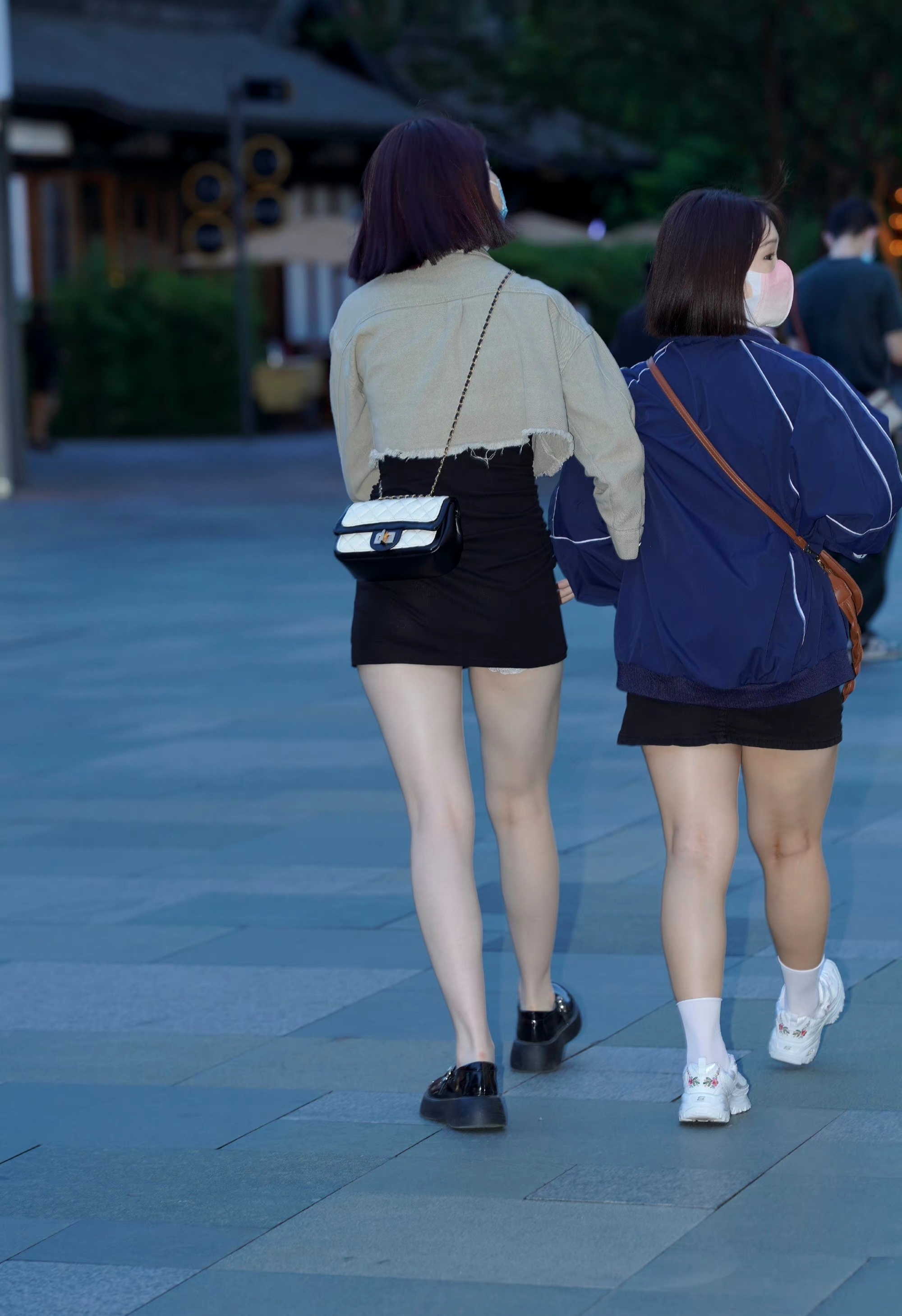 此命生时担薄命,谁知义重厚情人?