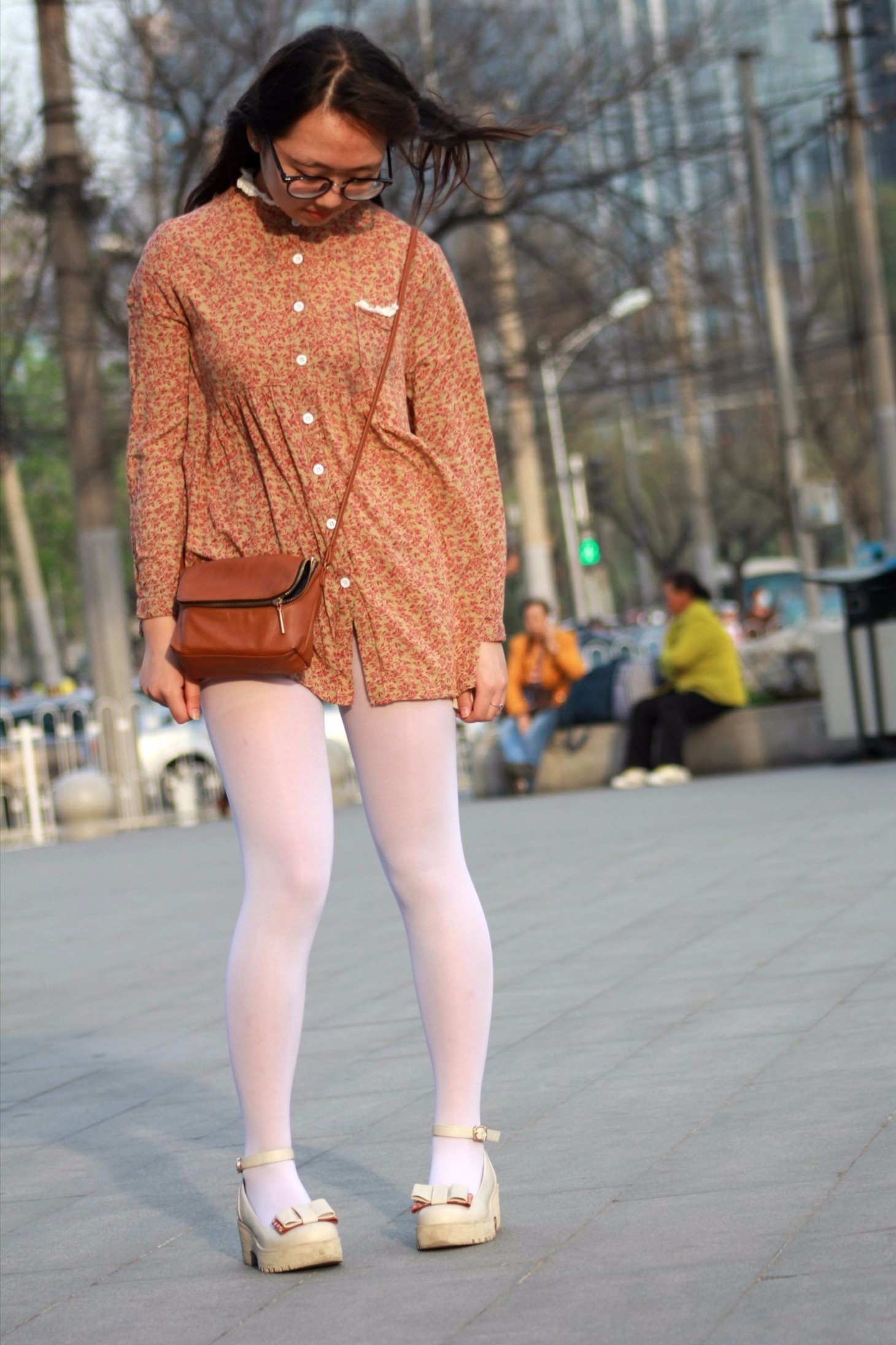 笑倚西风玉树窝