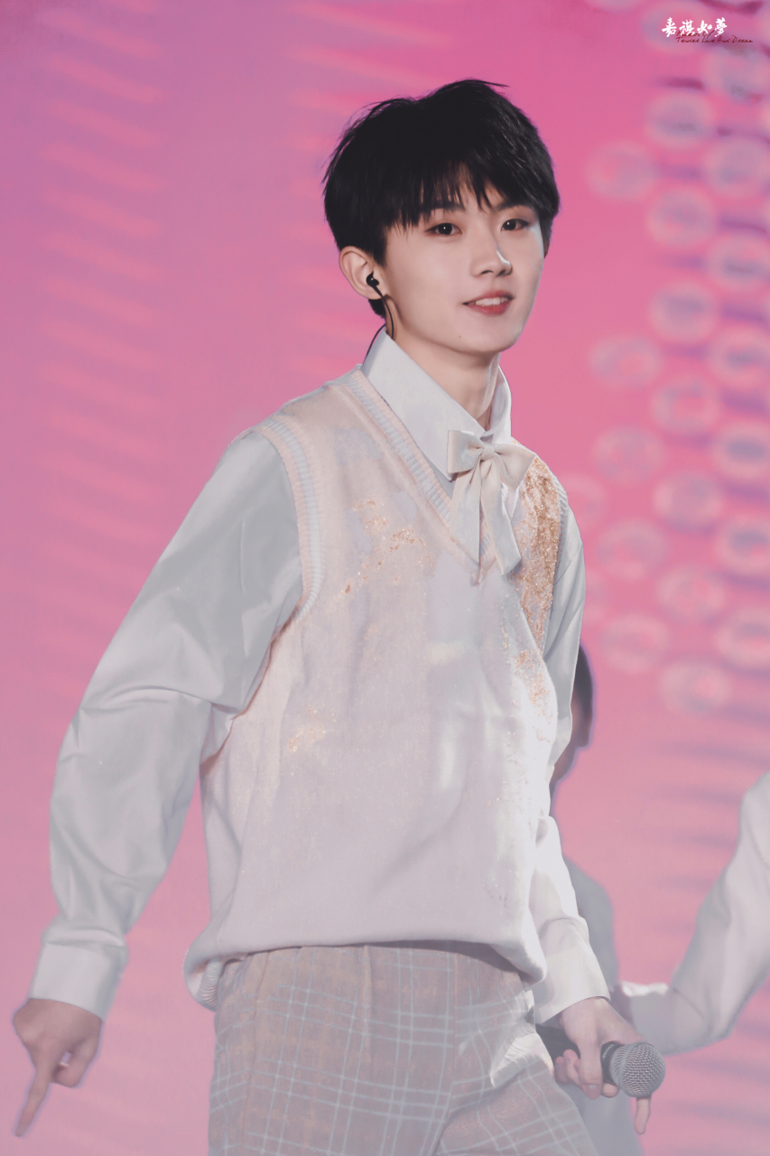 马嘉祺#   -粉色祺祺-  图源微博-嘉祺如梦