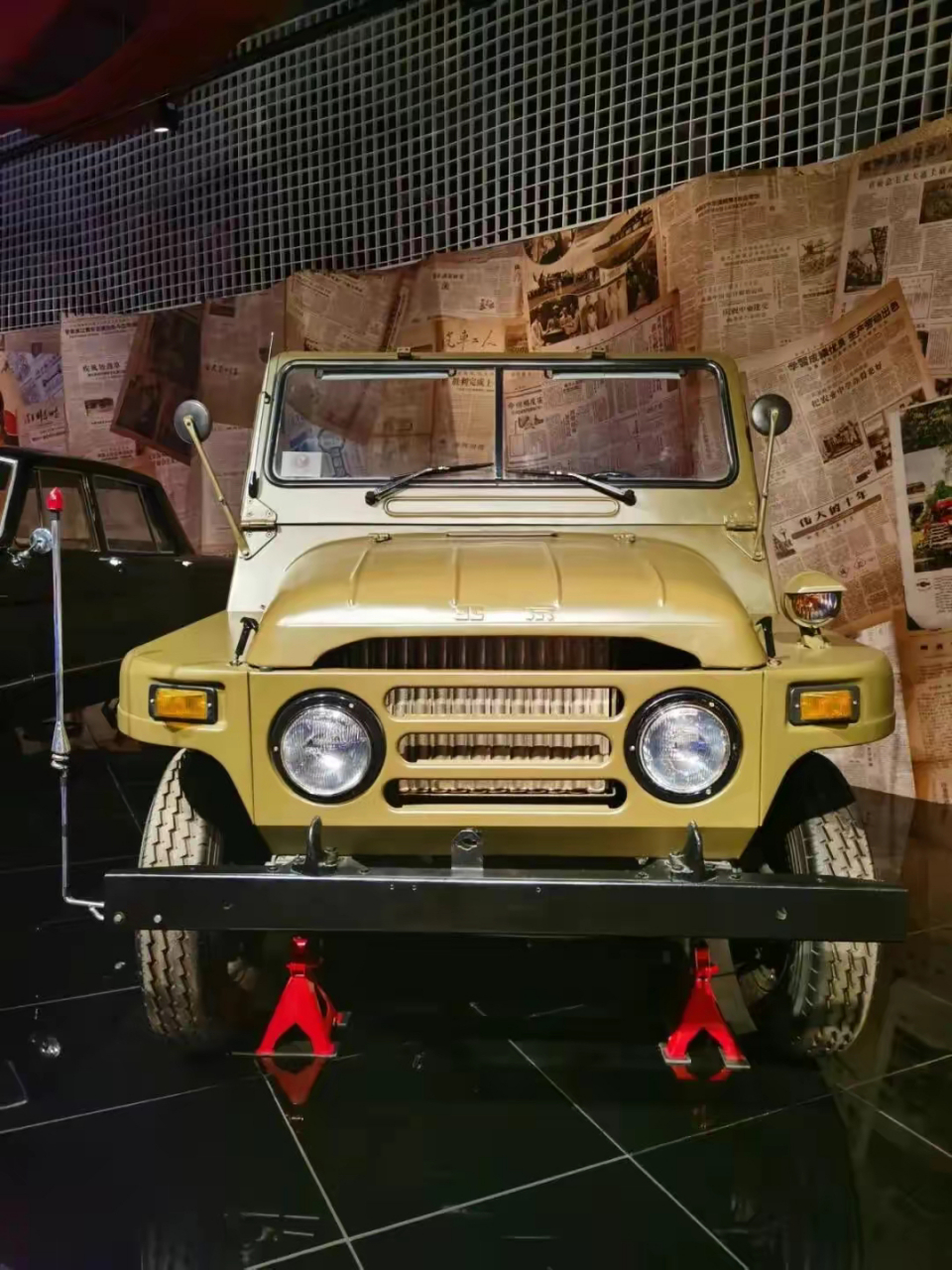 70年代的北京212吉普车 上个世纪70年代,在全国省级,县级公路,城市