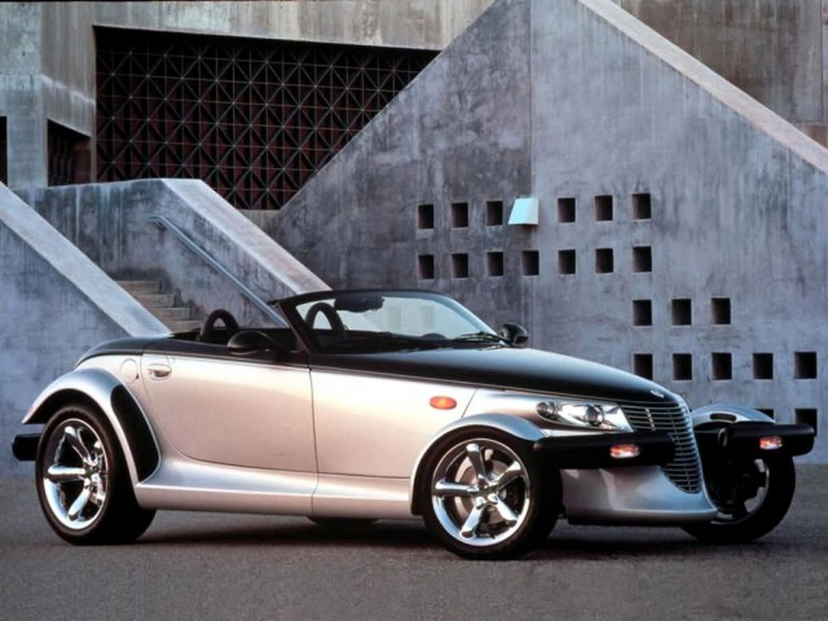 今日汽车分享:2002款克莱斯勒猎兽