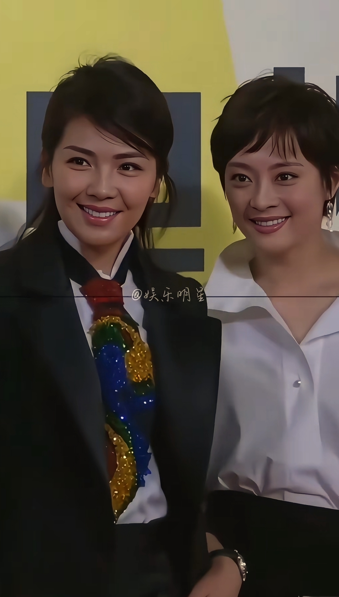 刘涛美丽有气质,孙俪眼睛里有光, 容貌姣好,形体婀娜多姿,衣着得体