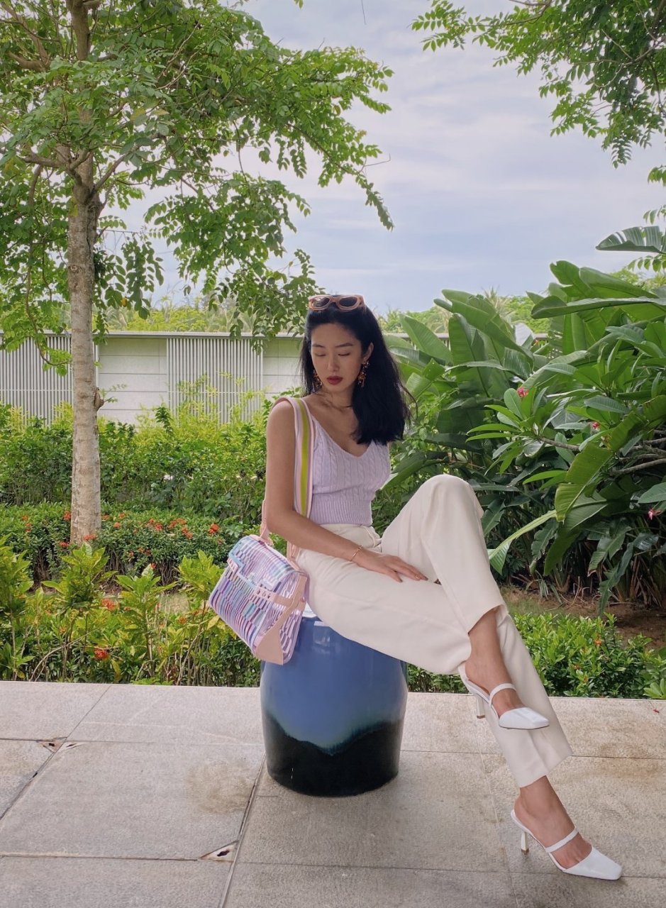 有人为了白不惜代价的美容,而她欣然接受不怎么白也不刻意变白的肤色