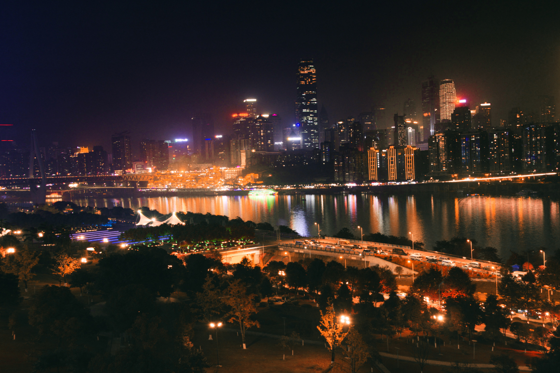 78重庆江北嘴,夜晚的城市总是让我感到无比的魅力和繁华