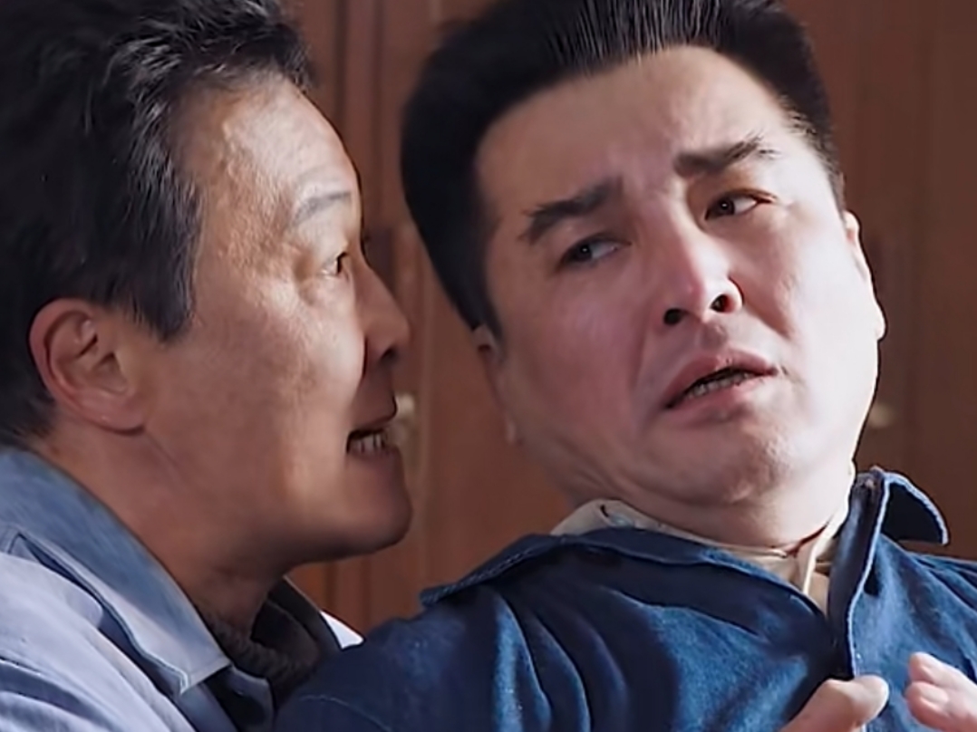 在城市的建设浪潮中,农民工兄弟们挥洒着汗水,用勤劳的双手筑起了高楼