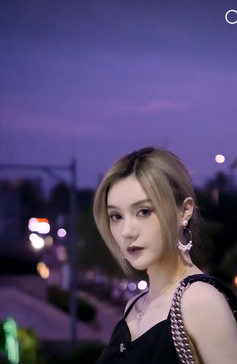 彦儿姐姐yyds@彦女王大人