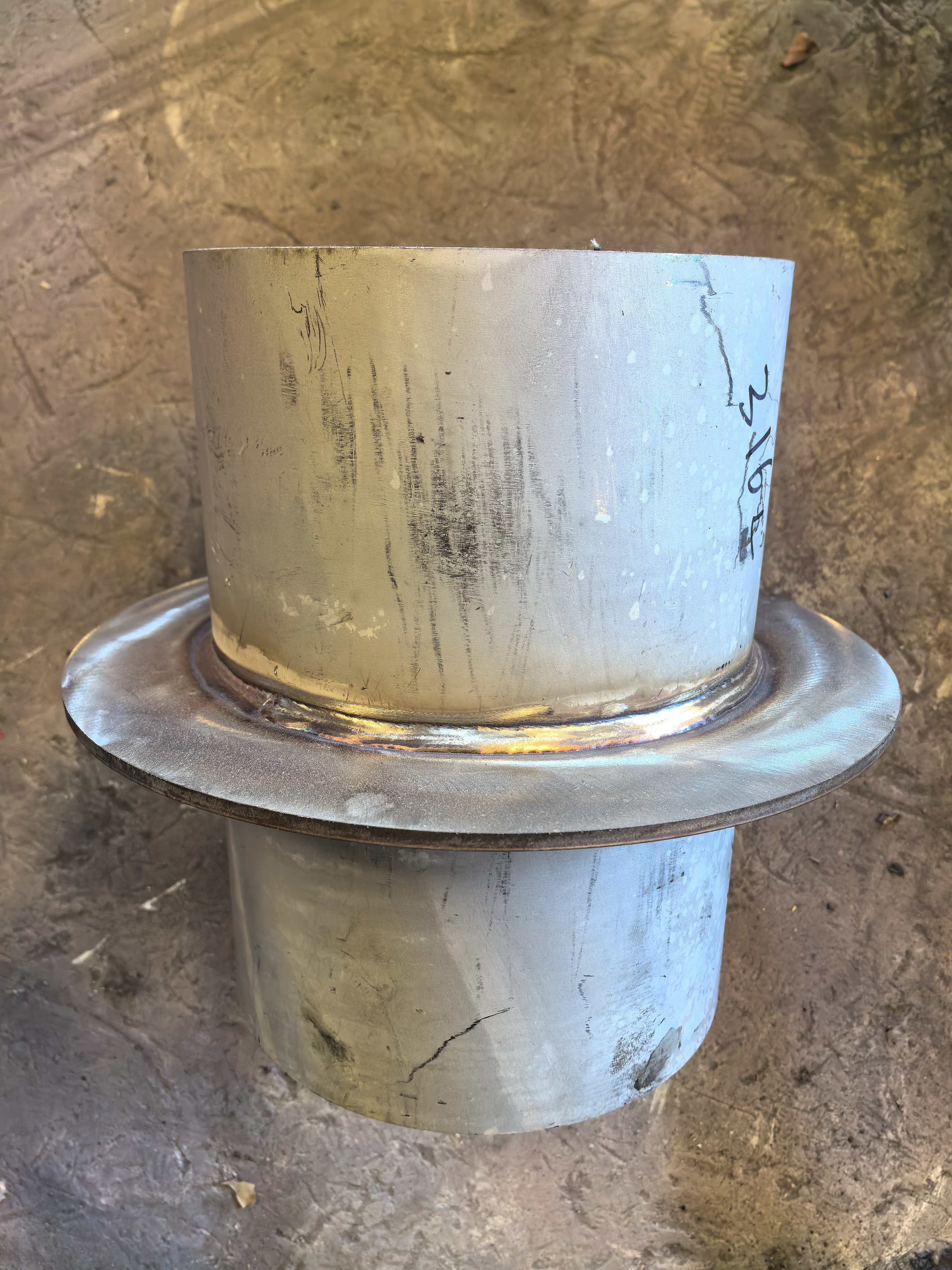 为您分享 不锈钢防水套管是304不锈钢与316l不锈钢原料生产成的,两端